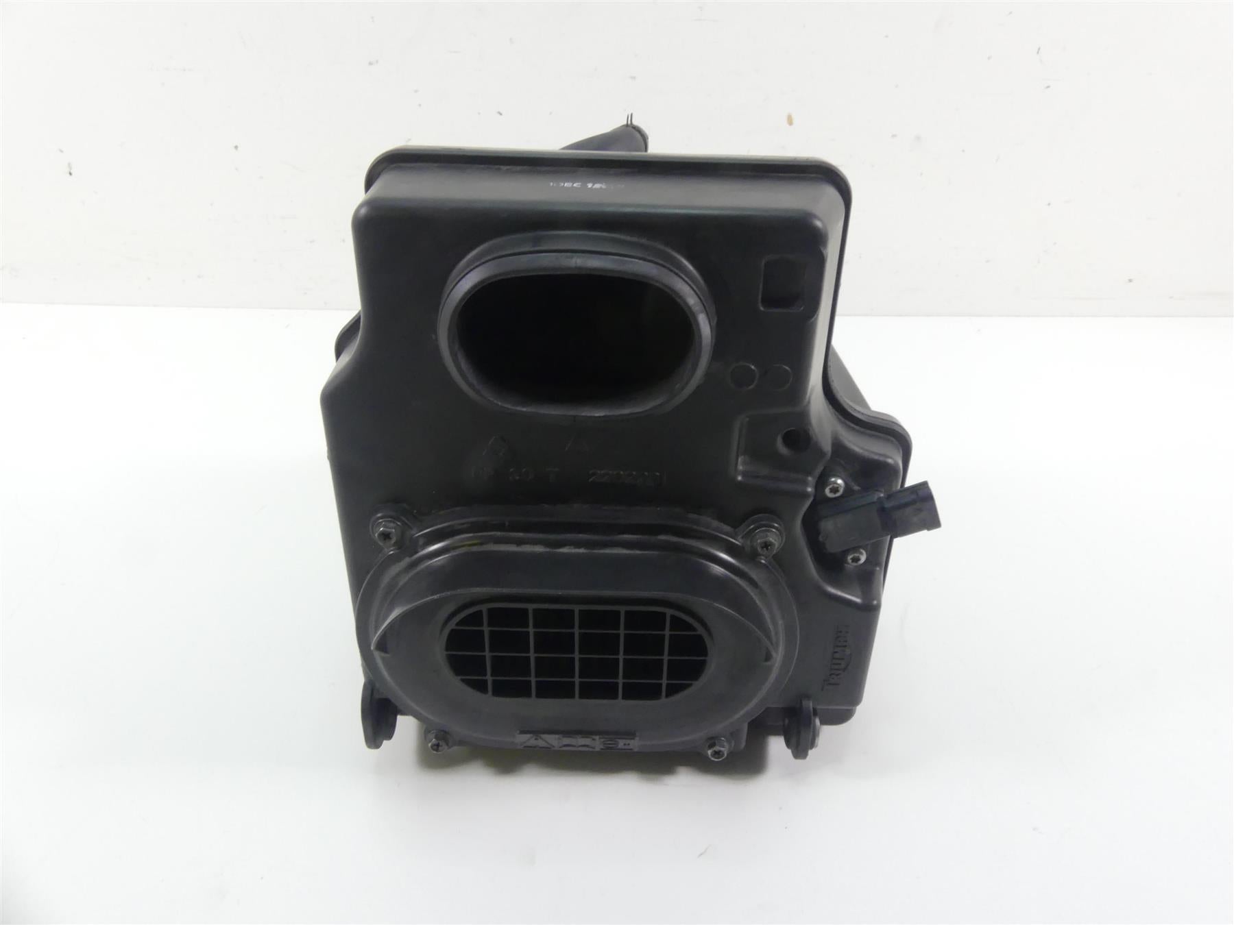 2013 Triumph Rocket 3 Touring Center Air Box Cleaner Breather Filter T2202200 {{ shop.shopifyCountryName }} - Mototech271