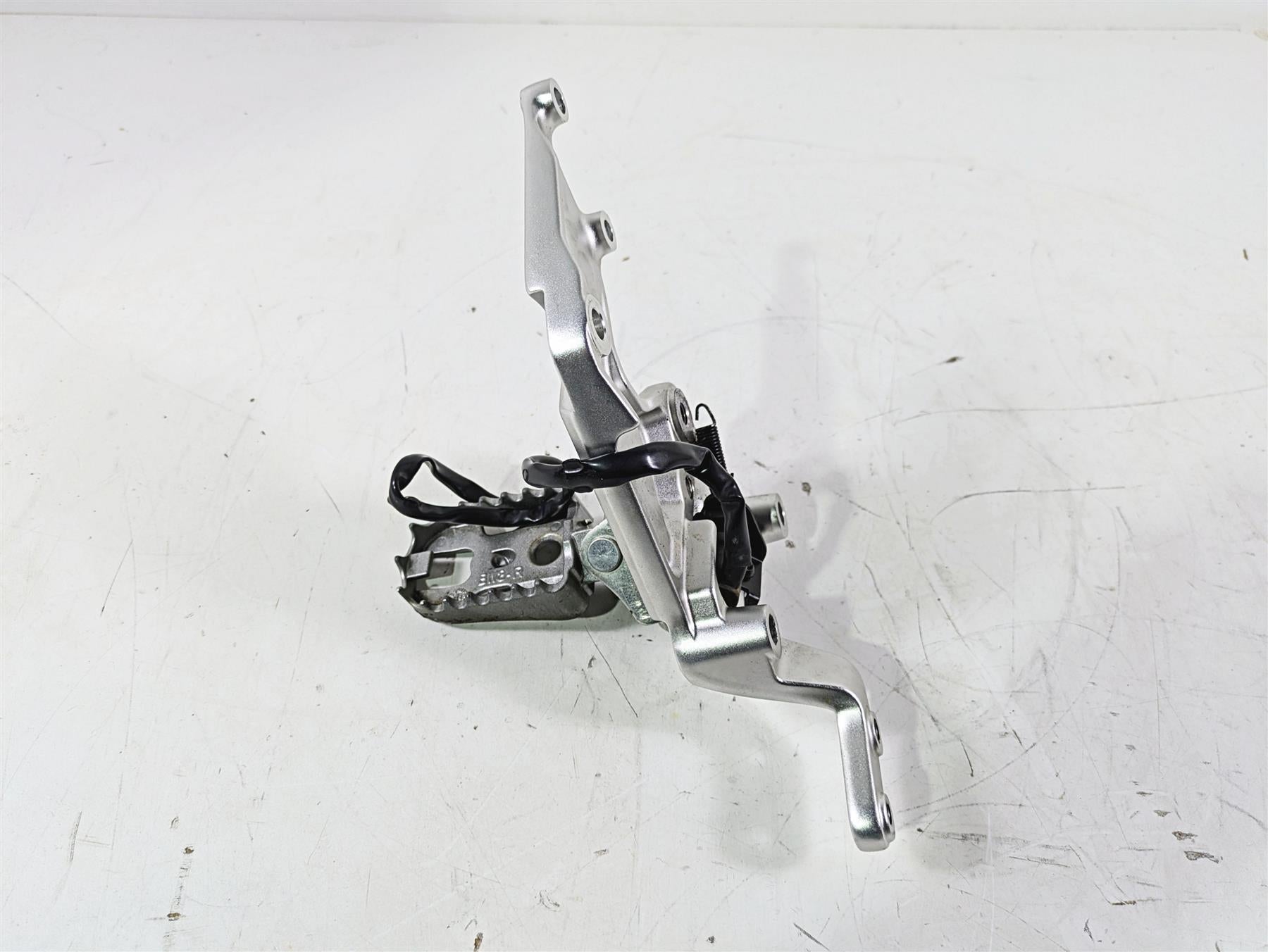 2021 Yamaha Tenere 700 XTZ7 Right Footpeg Foot Peg & Mount BW3-F7443-00-00 {{ shop.shopifyCountryName }} - Mototech271