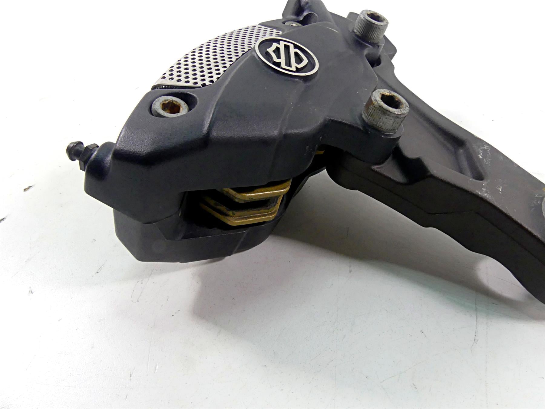 2015 Harley VRSCF Muscle V-Rod Rear Brake Caliper & Bracket Set 43050-08 {{ shop.shopifyCountryName }} - Mototech271
