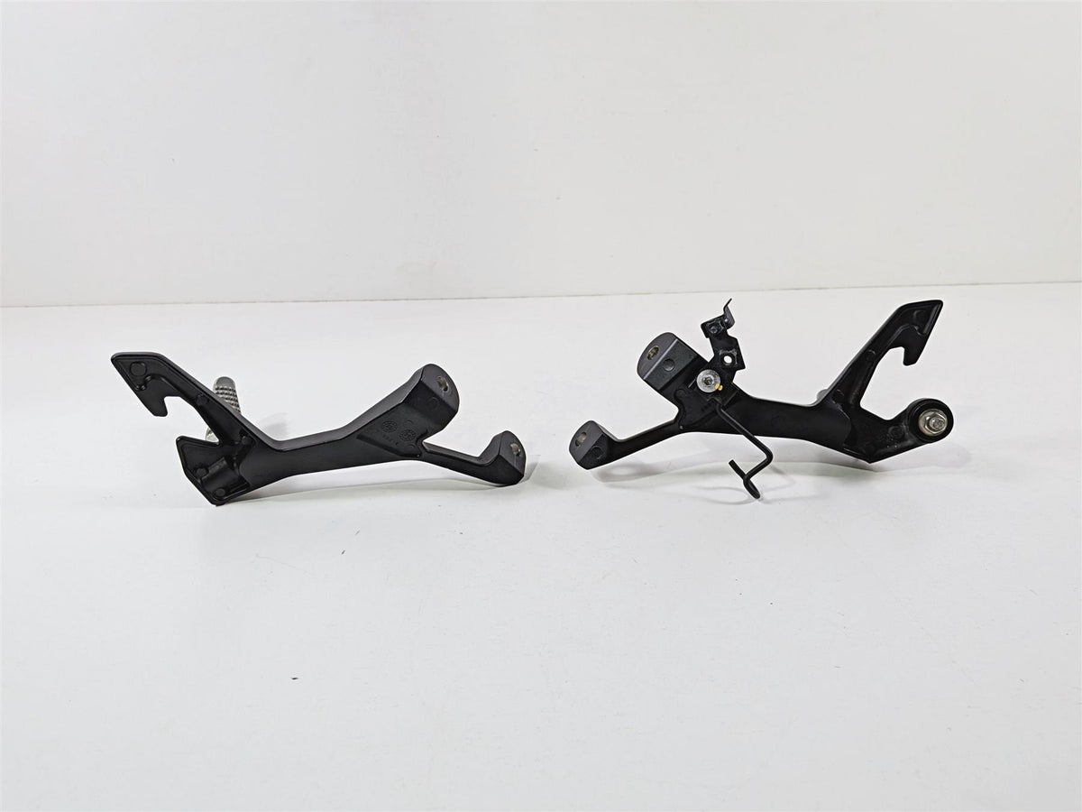 2024 Kawasaki EX500 Ninja 40th An. Rear Passenger Foot Peg 35063-1408 35063-1409 {{ shop.shopifyCountryName }} - Mototech271