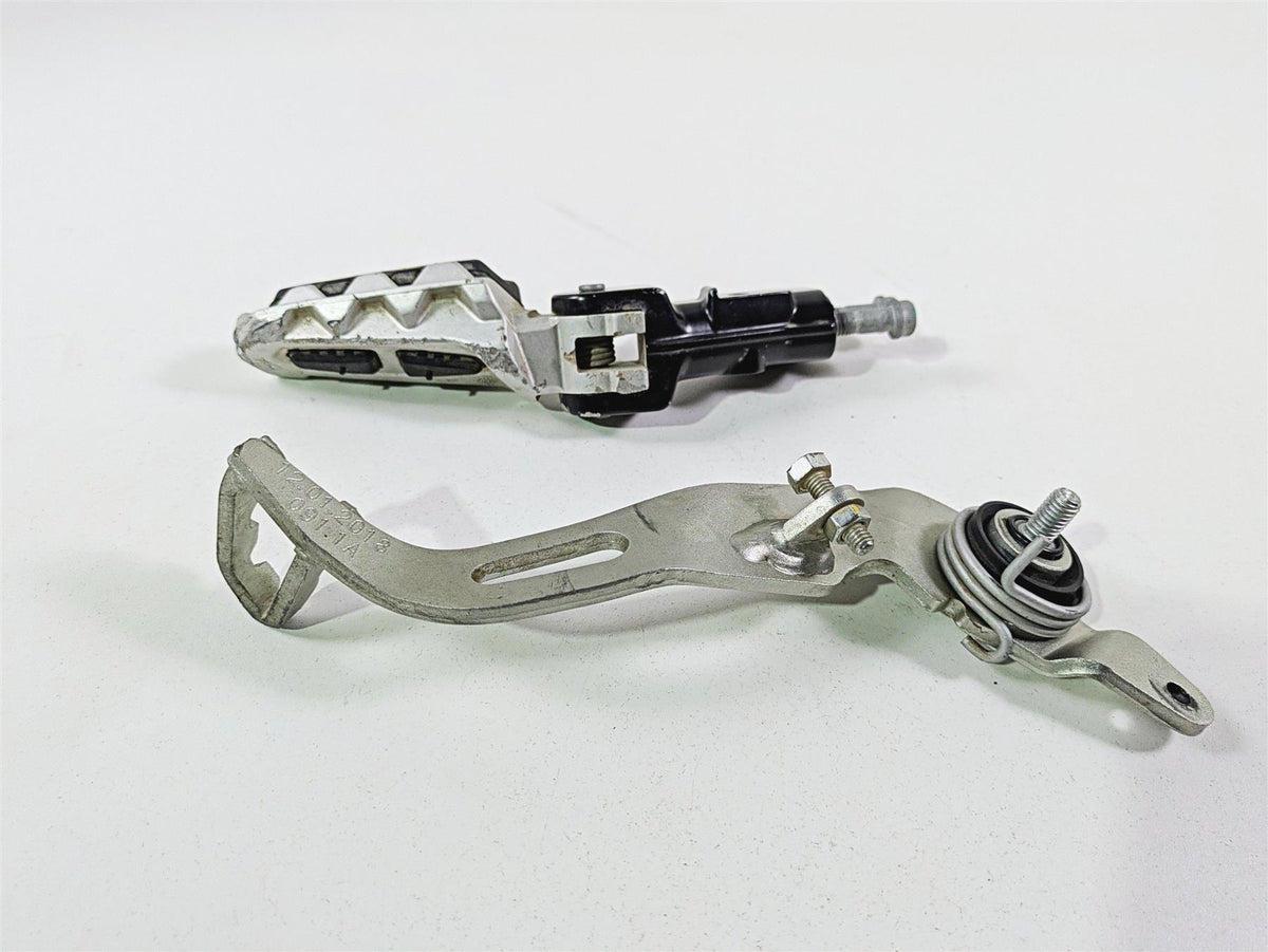 2018 Ducati Scrambler Desert Sled 800 Right Footpeg & Brake Pedal 82413311BA {{ shop.shopifyCountryName }} - Mototech271
