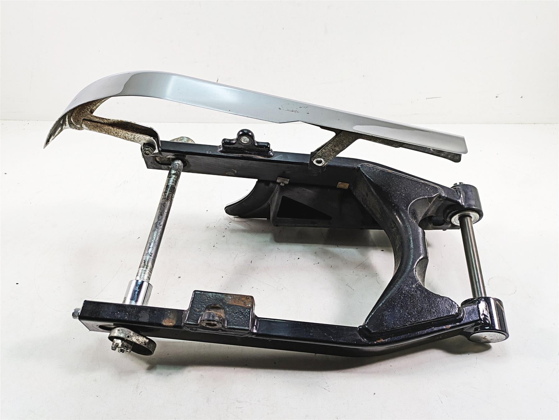 1999 Harley Dyna FXDL Low Rider Rear Swingarm & 3/4" Axle 47820-90A {{ shop.shopifyCountryName }} - Mototech271