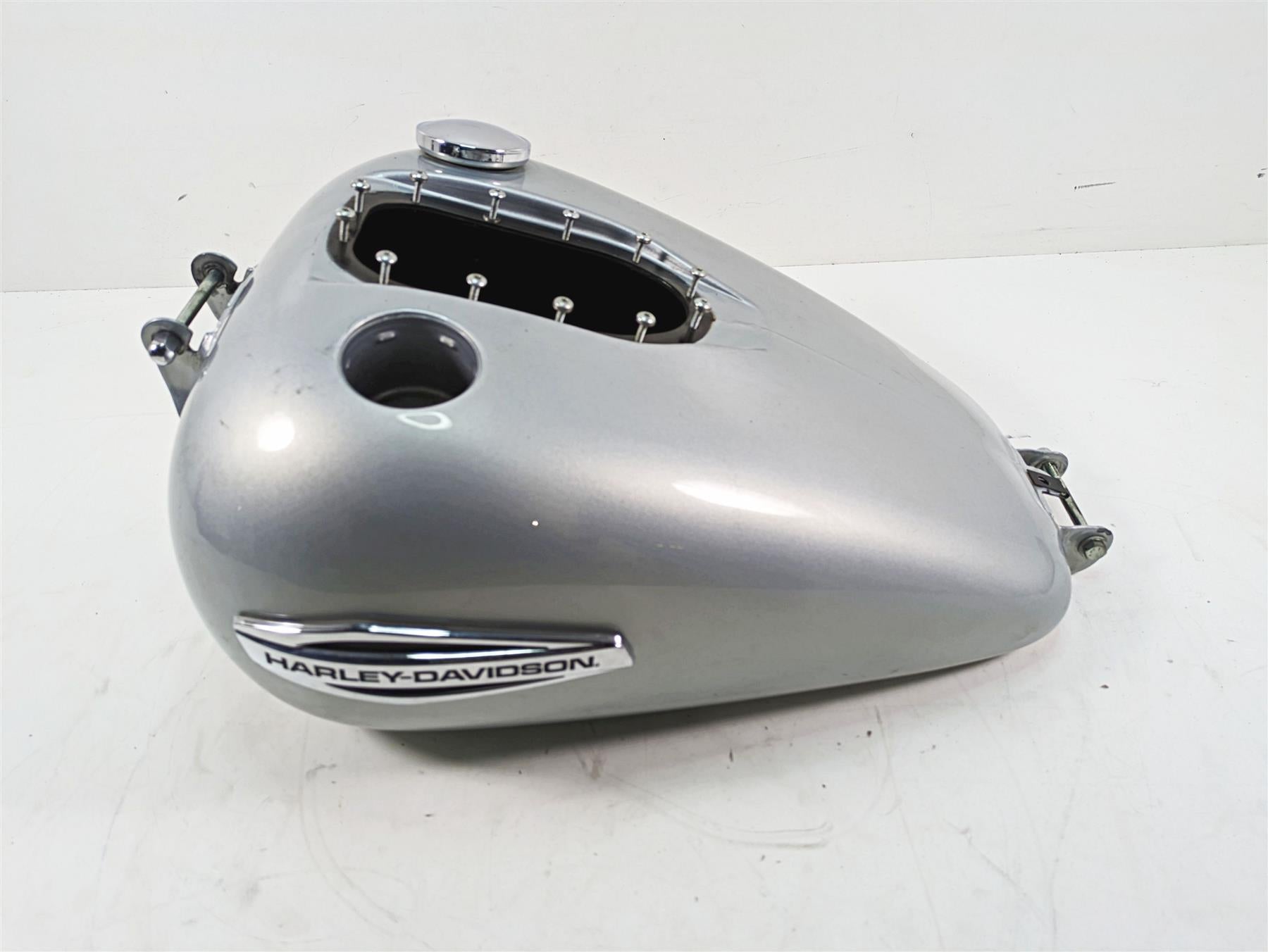 2012 Harley FLD Dyna Switchback Fuel Gas Petrol Tank Reservoir -No Dent 61593-10 {{ shop.shopifyCountryName }} - Mototech271