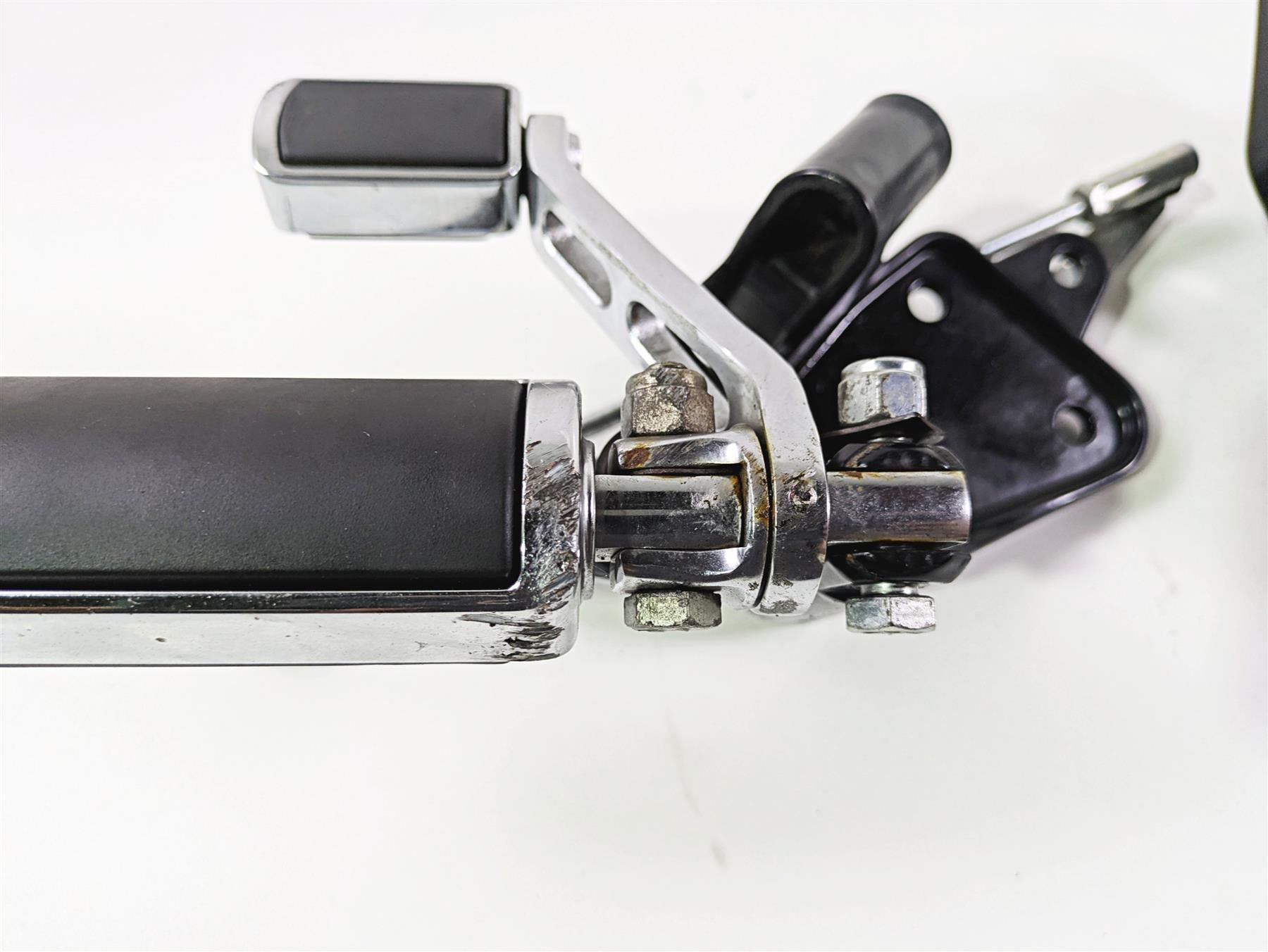 2004 Harley Softail FXSTDI Deuce Front Forward Foot Control Peg 33683-00 42507-00 {{ shop.shopifyCountryName }} - Mototech271