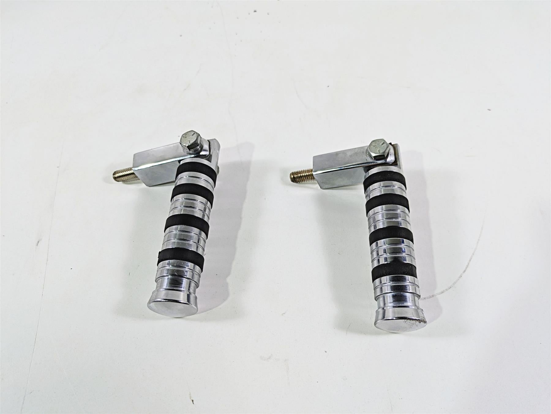 2009 Harley FLSTSB Cross Bones Rear Passenger Foot Peg Set {{ shop.shopifyCountryName }} - Mototech271