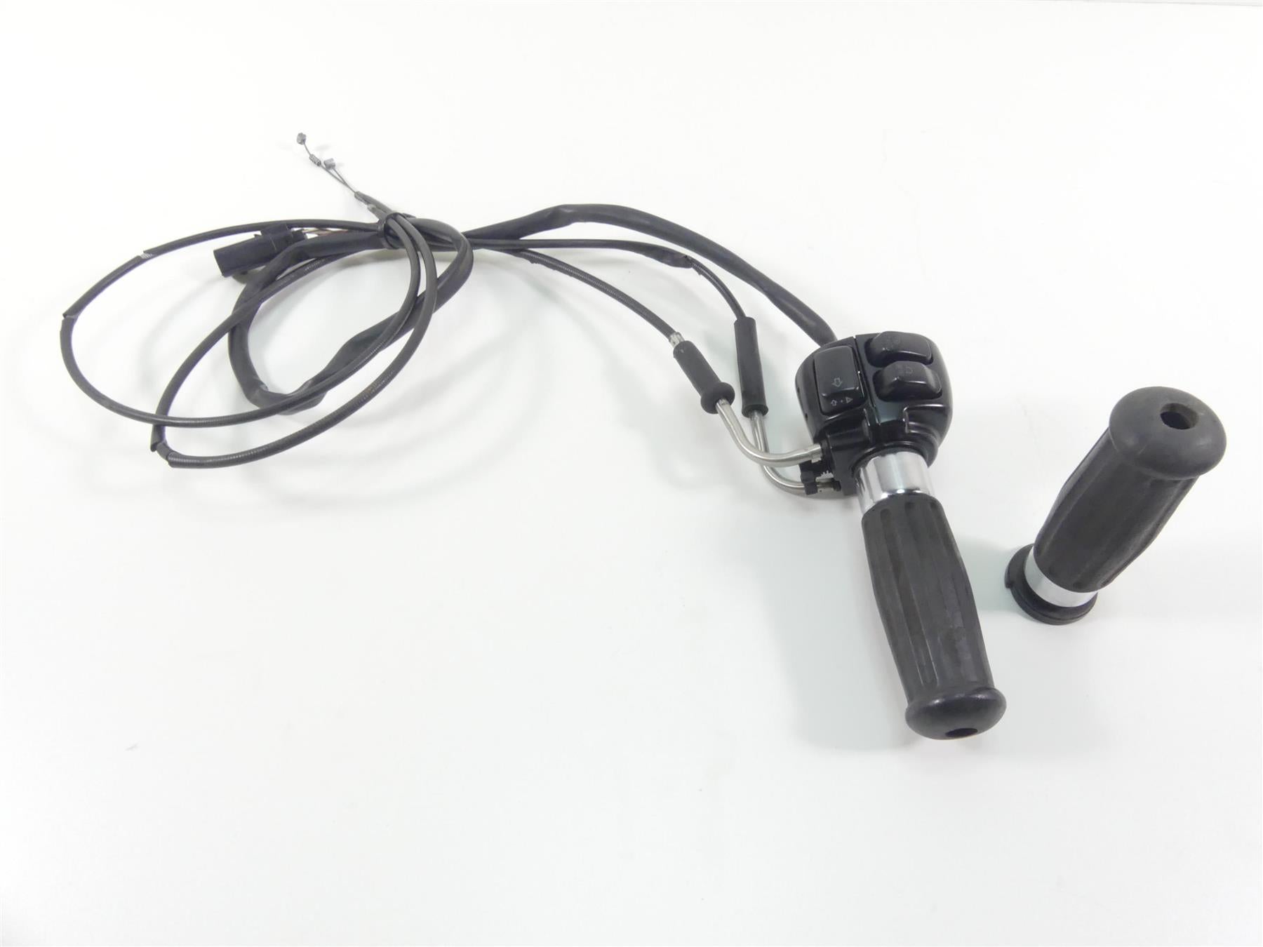 2008 Harley Softail FLSTSB Cross Bones Right Control Switch Throttle 71684-06 {{ shop.shopifyCountryName }} - Mototech271