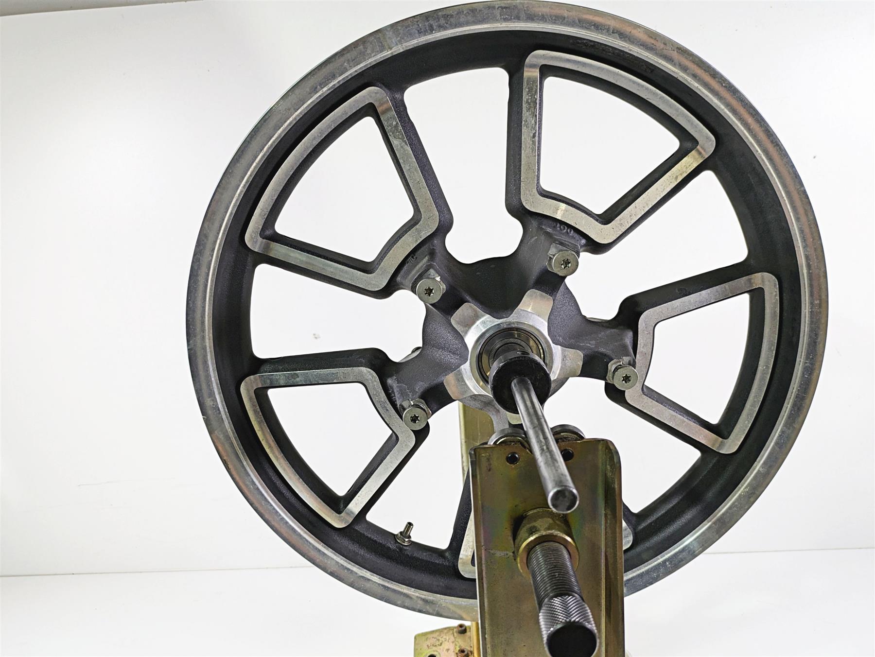 2014 Harley FXDL Dyna Low Rider Straight 19x2.5 Front Wheel Rim Cast 43300280 {{ shop.shopifyCountryName }} - Mototech271