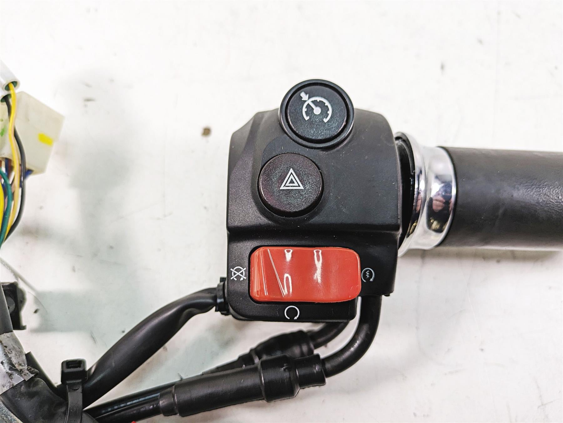 2014 Moto Guzzi California 1400 T Right Cruise Control Throttle Switch B063030 {{ shop.shopifyCountryName }} - Mototech271