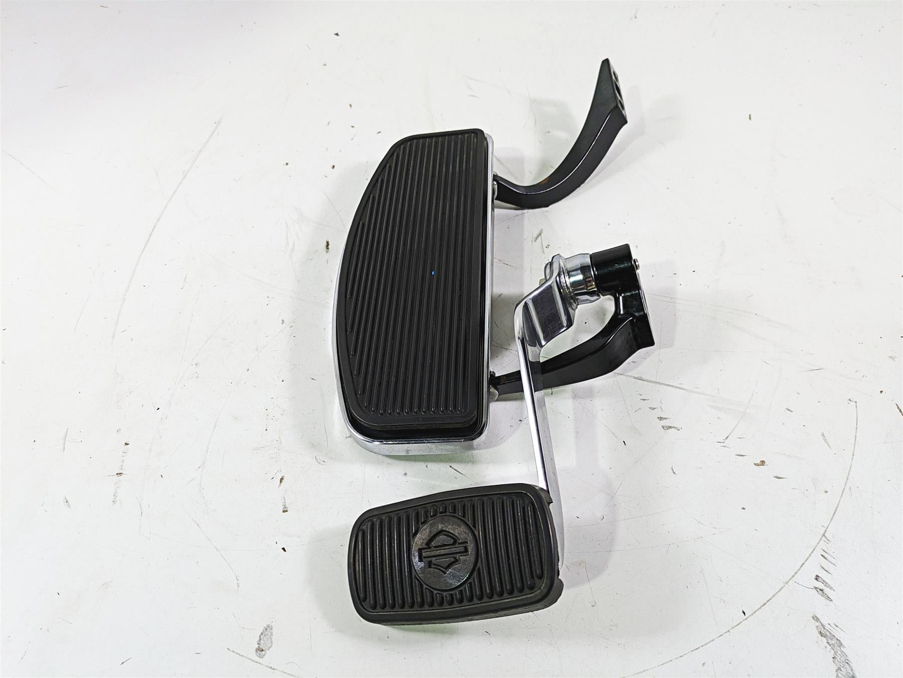 2012 Harley FLD Dyna Switchback Right Floorboard & Brake Pedal 54172-12 B {{ shop.shopifyCountryName }} - Mototech271