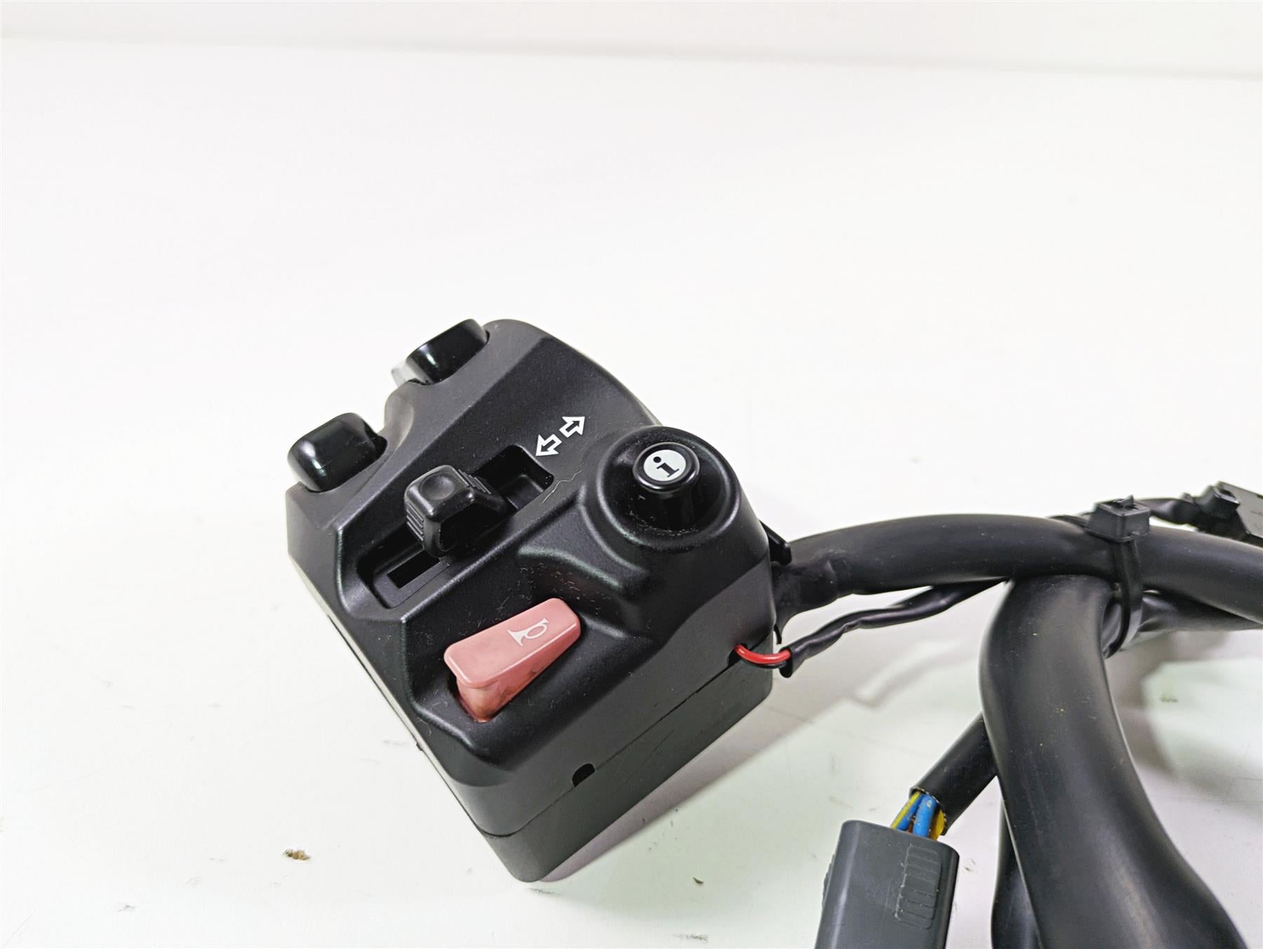 2013 Triumph Tiger 1215 Explorer Left Hand Turn Signal Control Switch T2042035 {{ shop.shopifyCountryName }} - Mototech271