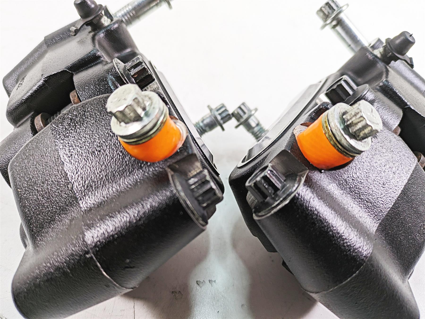 2009 Harley Dyna FXDFSE CVO Fat Bob Front Brake Caliper Set 44046-08 44047-08 {{ shop.shopifyCountryName }} - Mototech271