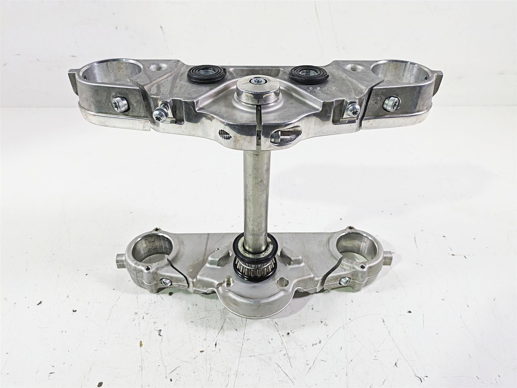 2019 Harley FLHCS Softail Heritage Upper Lower Triple Tree Set 45900181 45900195
