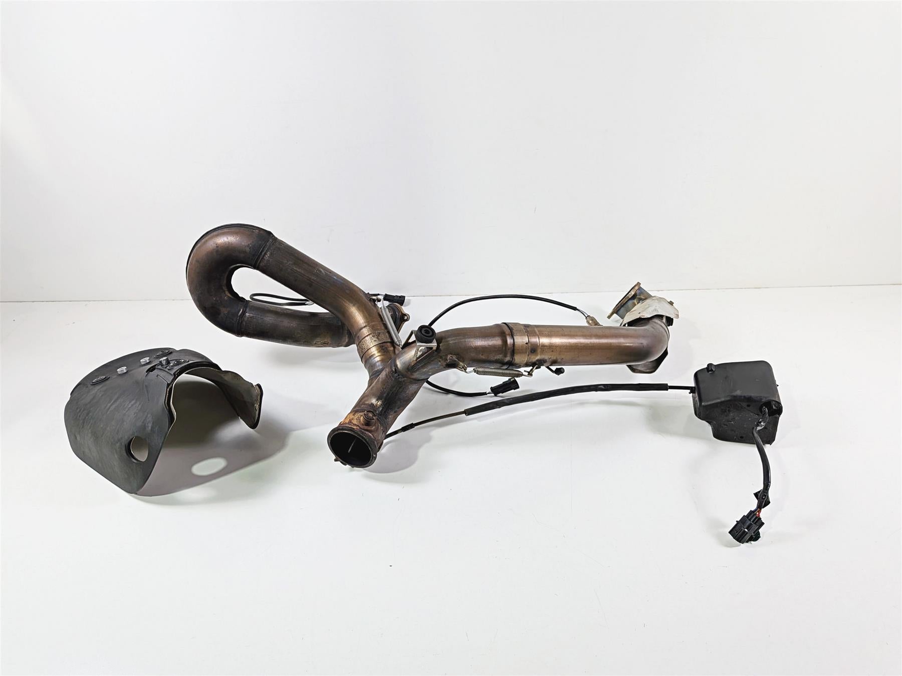 2017 Ducati Panigale 1299 Exhaust Header & Servo Motor 57014452A 57114424B-Mototech271