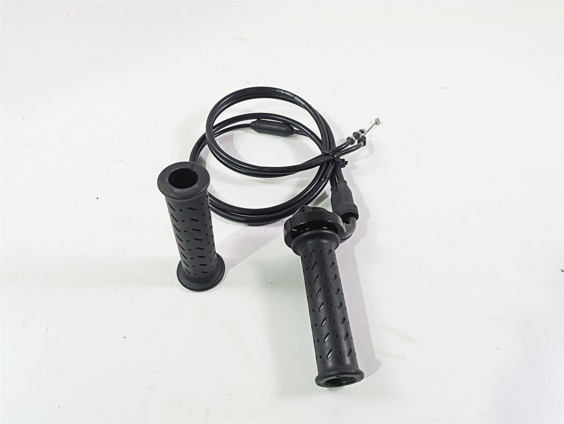 2013 Triumph Bonneville Throttle Cables & Grip Set T2040252 T2040740 T2040254 {{ shop.shopifyCountryName }} - Mototech271