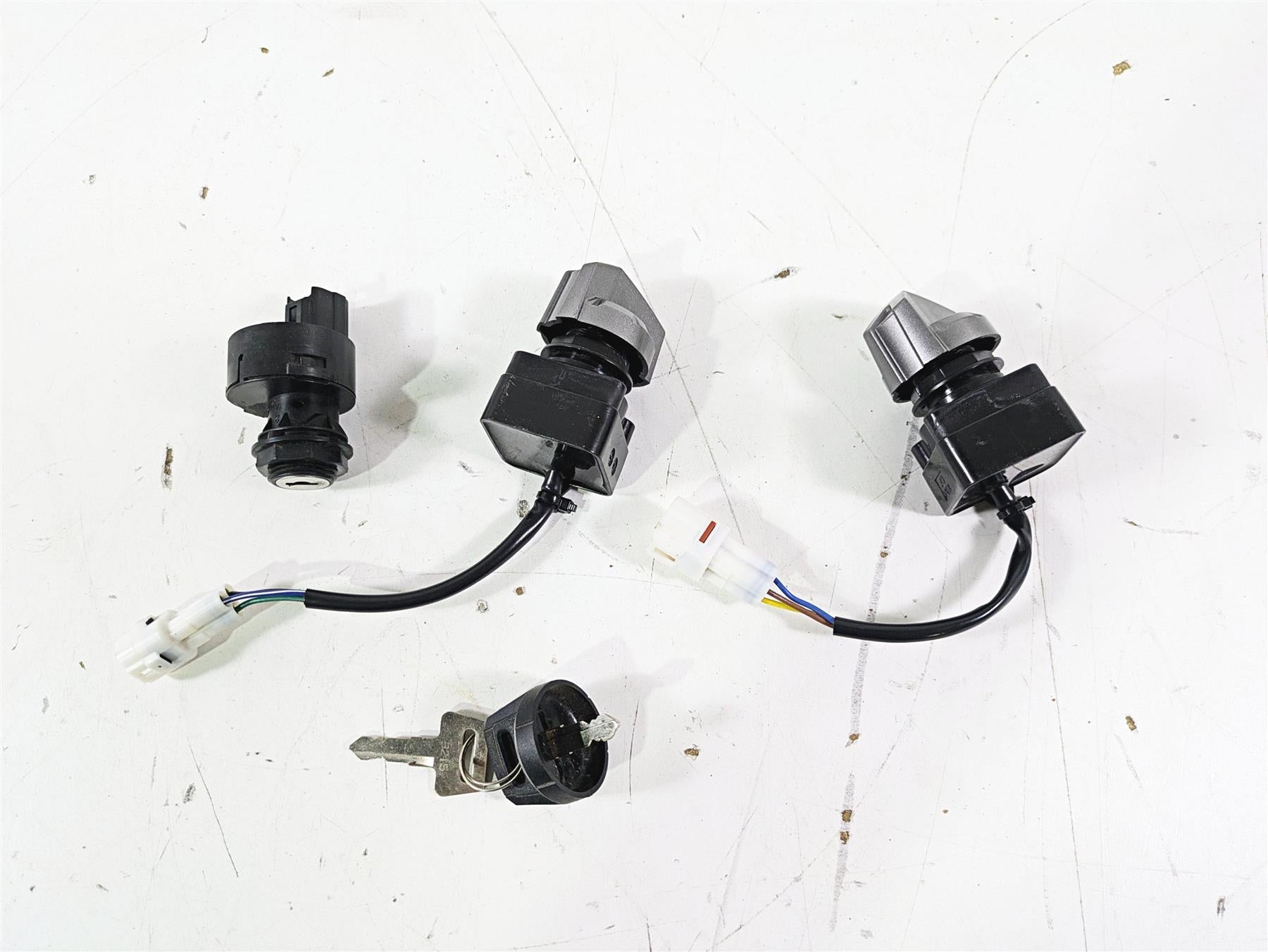 2022 Yamaha YXZ1000 R Ignition Light Awd Switch Set 1XD-H2510-10-00 {{ shop.shopifyCountryName }} - Mototech271