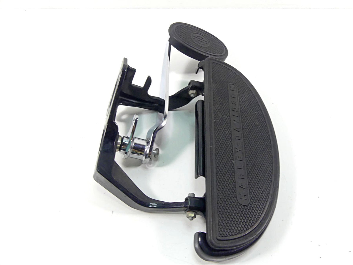 2016 Harley Softail FLS Slim Right Front Floorboard & Brake Pedal Set 42431-11 {{ shop.shopifyCountryName }} - Mototech271