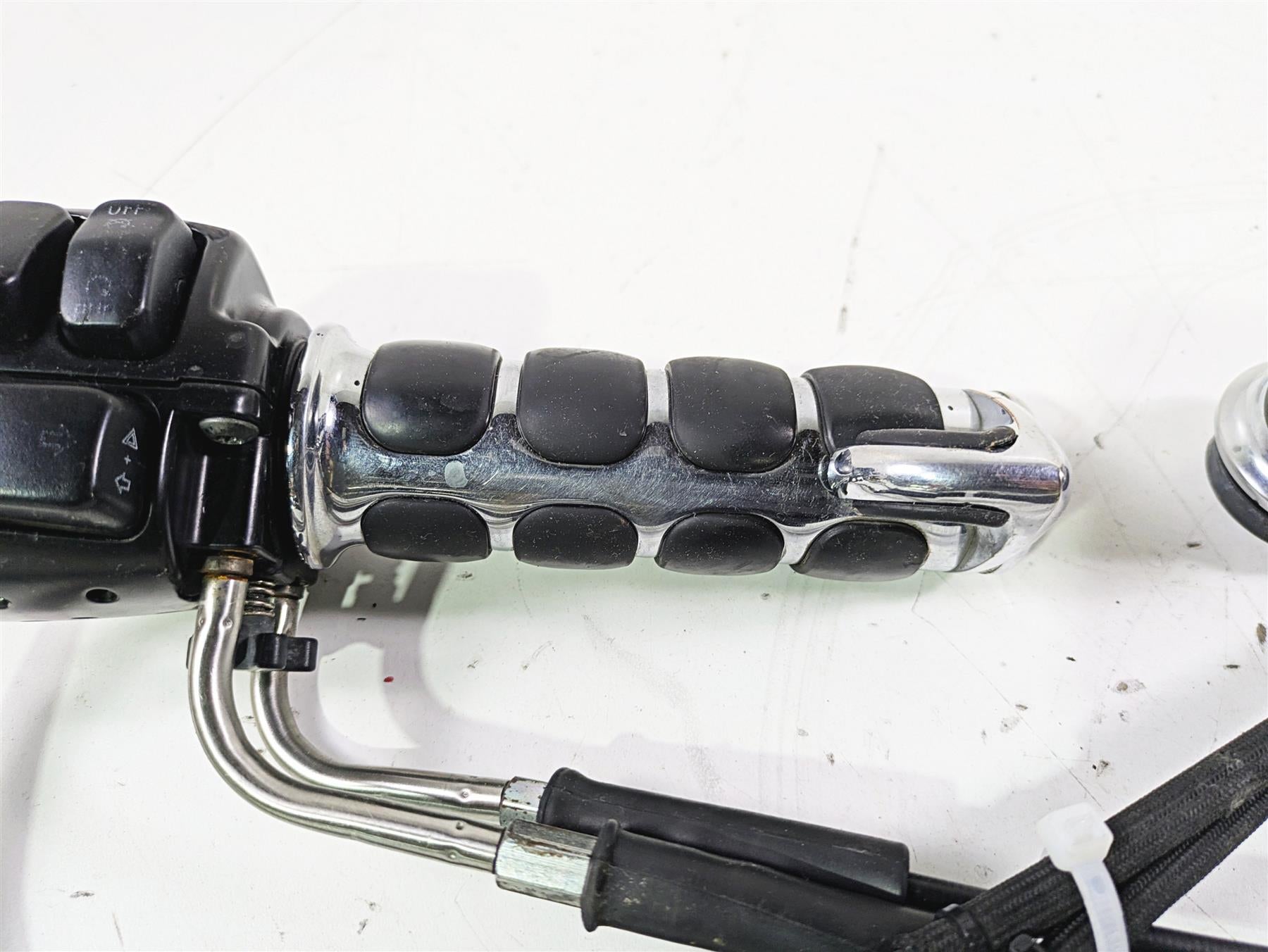 2011 Harley FXDC Dyna Super Glide Right Hand Control Switch & Grips 71684-06A {{ shop.shopifyCountryName }} - Mototech271