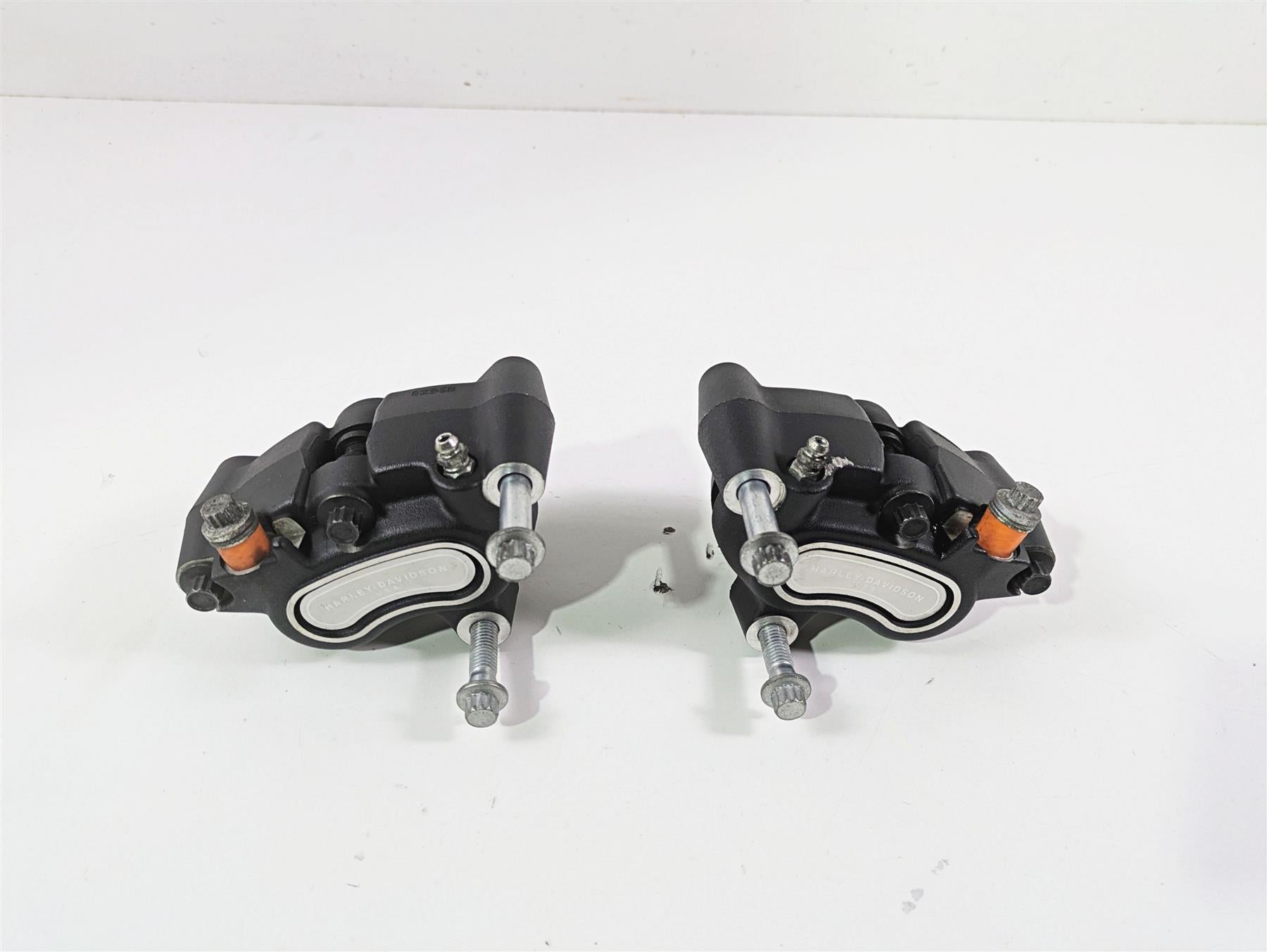 2016 Harley FXDF Dyna Fat Bob Front Brake Caliper Set 41300001 41300002