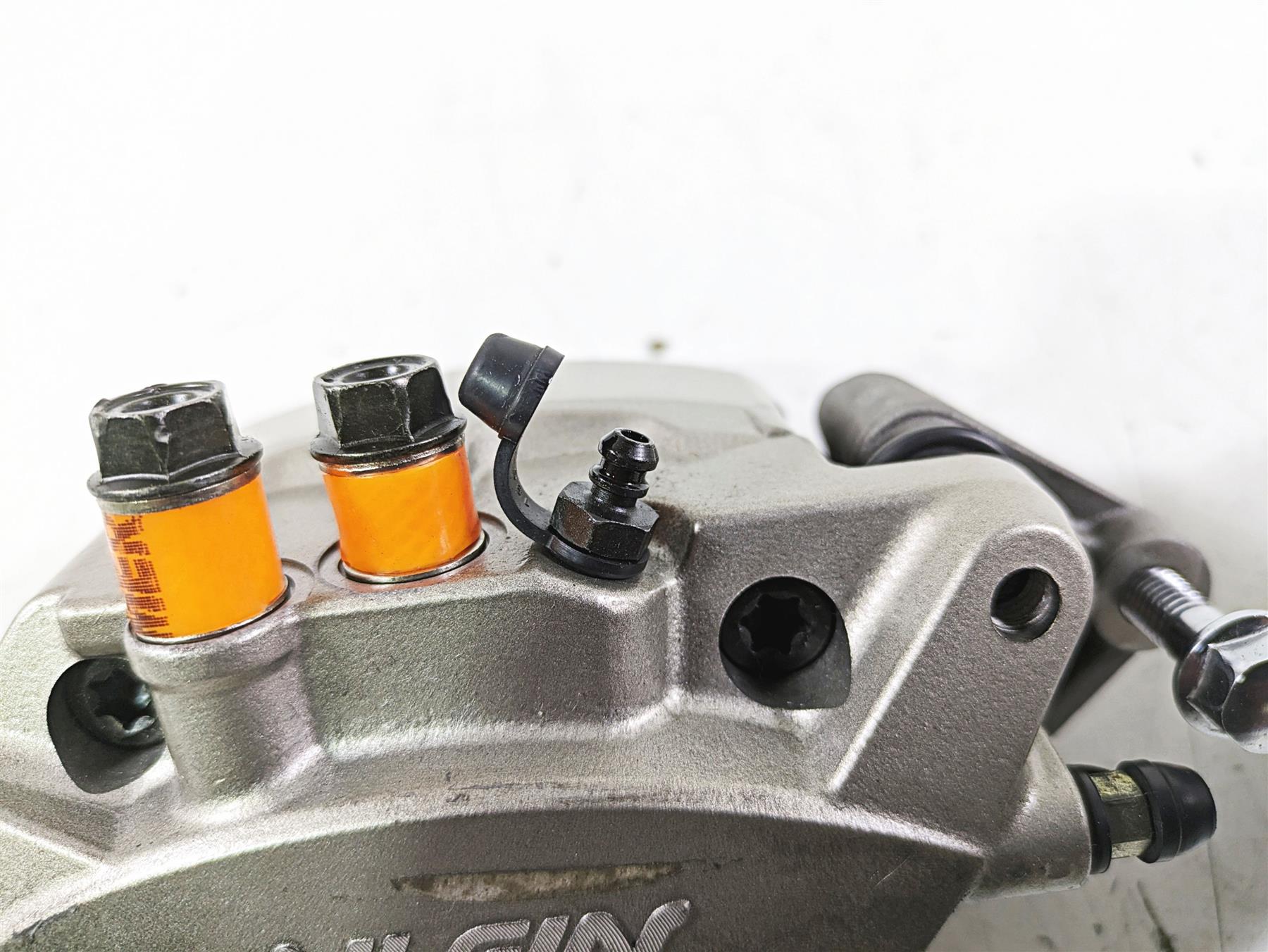 2002 Honda VTX1800 Retro Nissin Front Brake Caliper Set 45150-MCV-006 {{ shop.shopifyCountryName }} - Mototech271