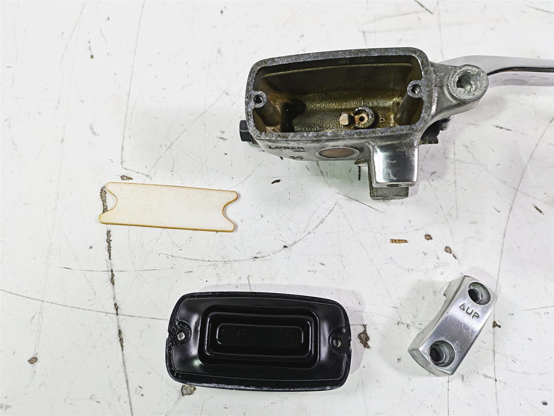 2002 Honda GL1500 CD Valkyrie Deluxe Front Brake Master Cylinder 45510-MZ0-A41 {{ shop.shopifyCountryName }} - Mototech271
