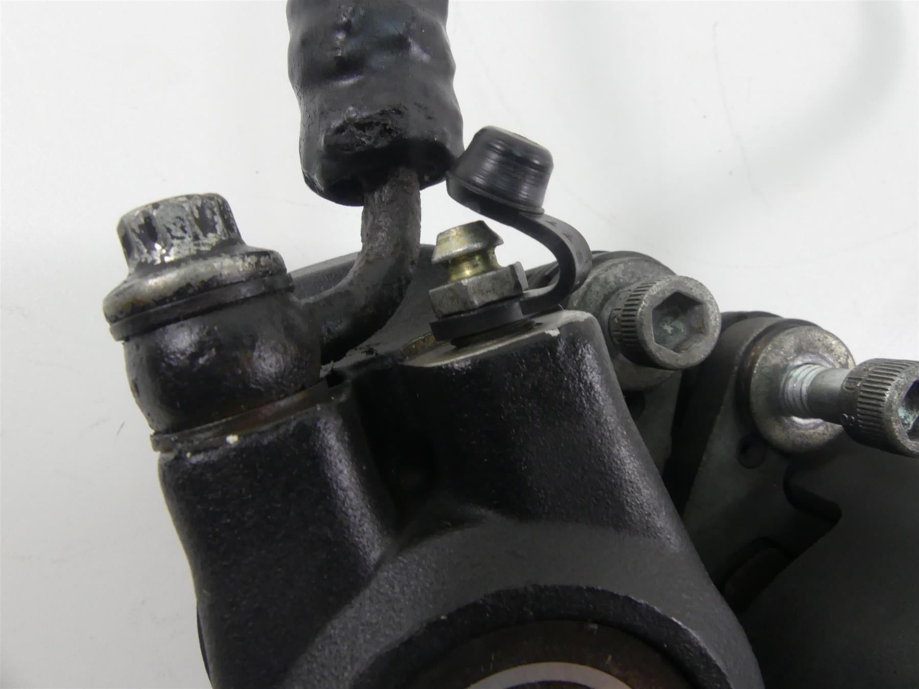 1995 Harley Touring FLHTCU Electra Glide Front Brake Caliper & Line Set 44023-83 {{ shop.shopifyCountryName }} - Mototech271