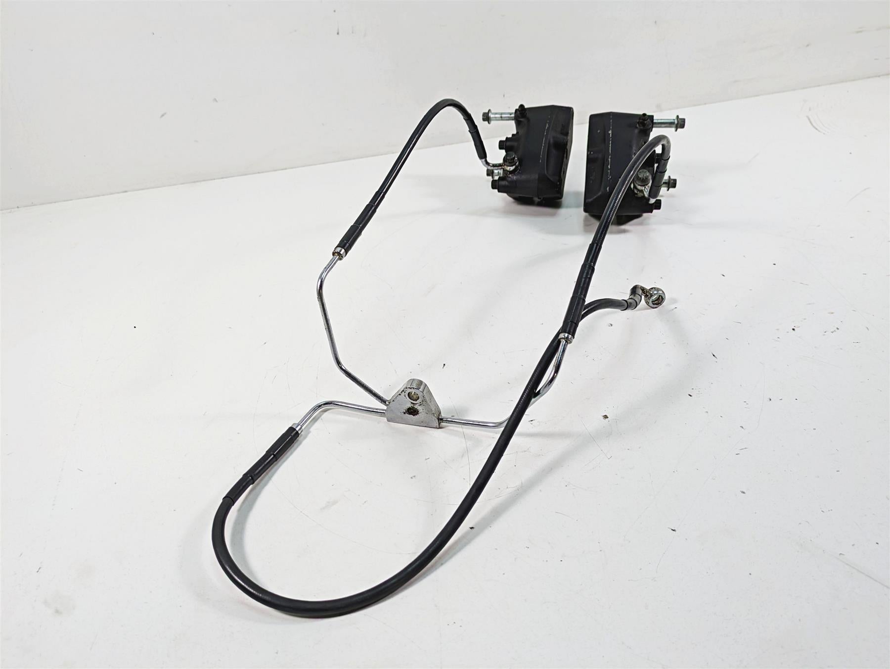 2005 Harley Touring FLHTCUI Electra Glide Front Brake Caliper Set 44046-00D {{ shop.shopifyCountryName }} - Mototech271
