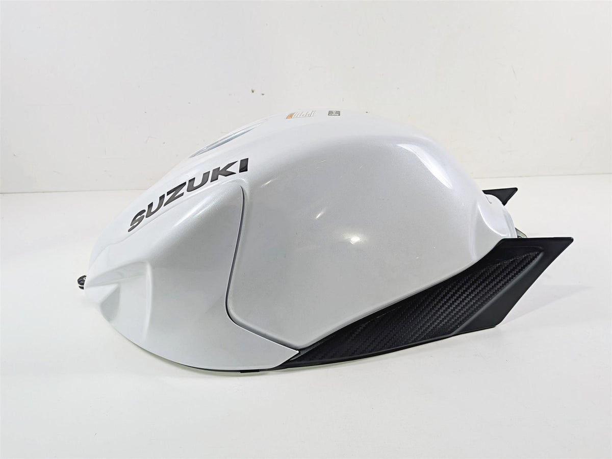 2024 Suzuki GSXR600 Fuel Gas Petrol Tank & Covers White - Nice 44100-14JJ0 {{ shop.shopifyCountryName }} - Mototech271