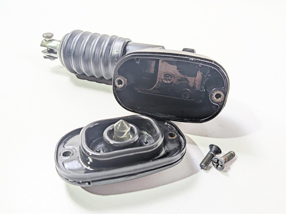 2000 Harley Touring FLHRCI Road King Rear Brake Master Cylinder 41755-99F {{ shop.shopifyCountryName }} - Mototech271