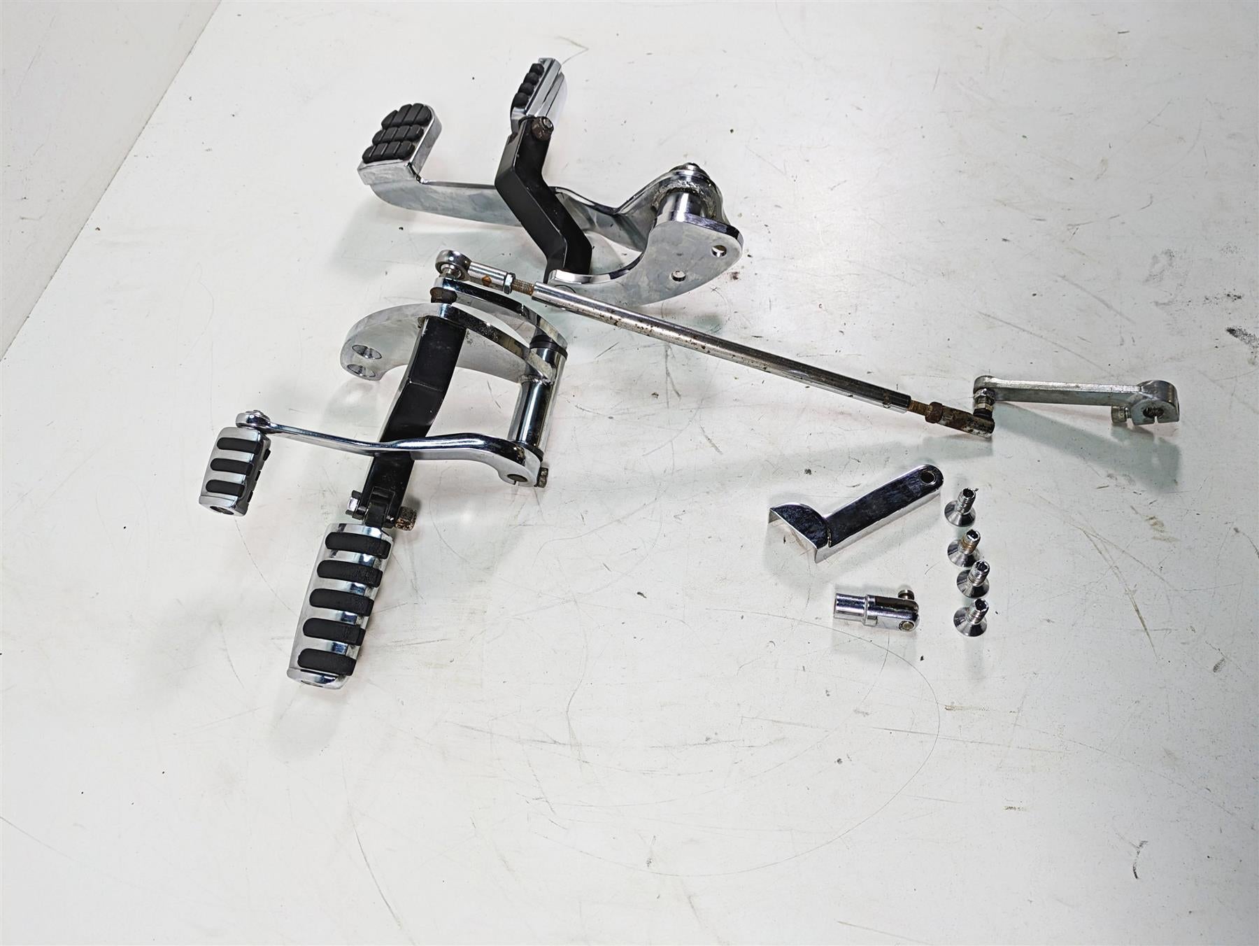 1999 Harley Dyna FXDL Low Rider Forward Raised Footpeg Rest Shifter Brake Pedal {{ shop.shopifyCountryName }} - Mototech271