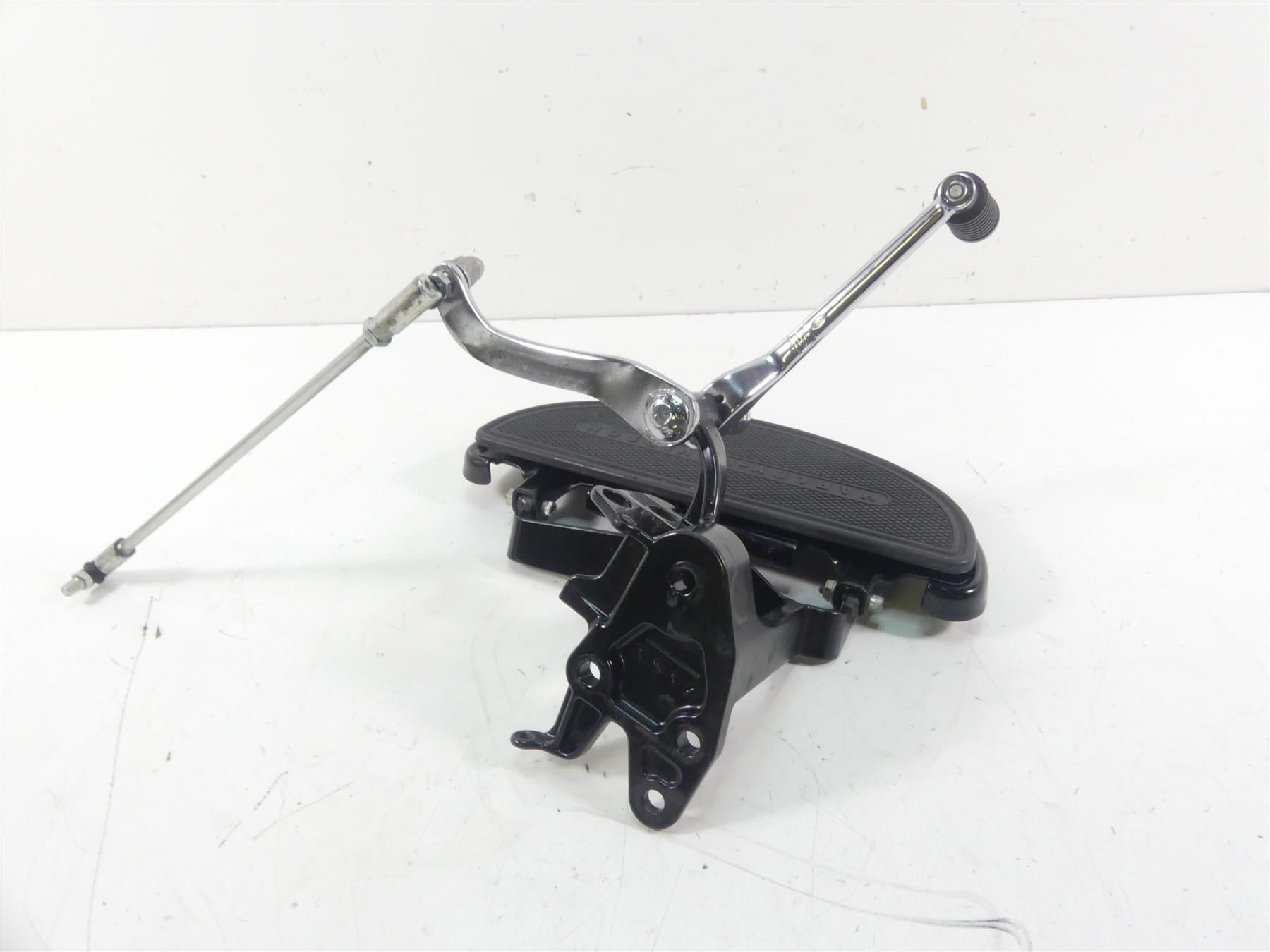 2017 Harley FLS Softail Slim Left Front Floorboard & Shifter Lever Read 33630-07 {{ shop.shopifyCountryName }} - Mototech271