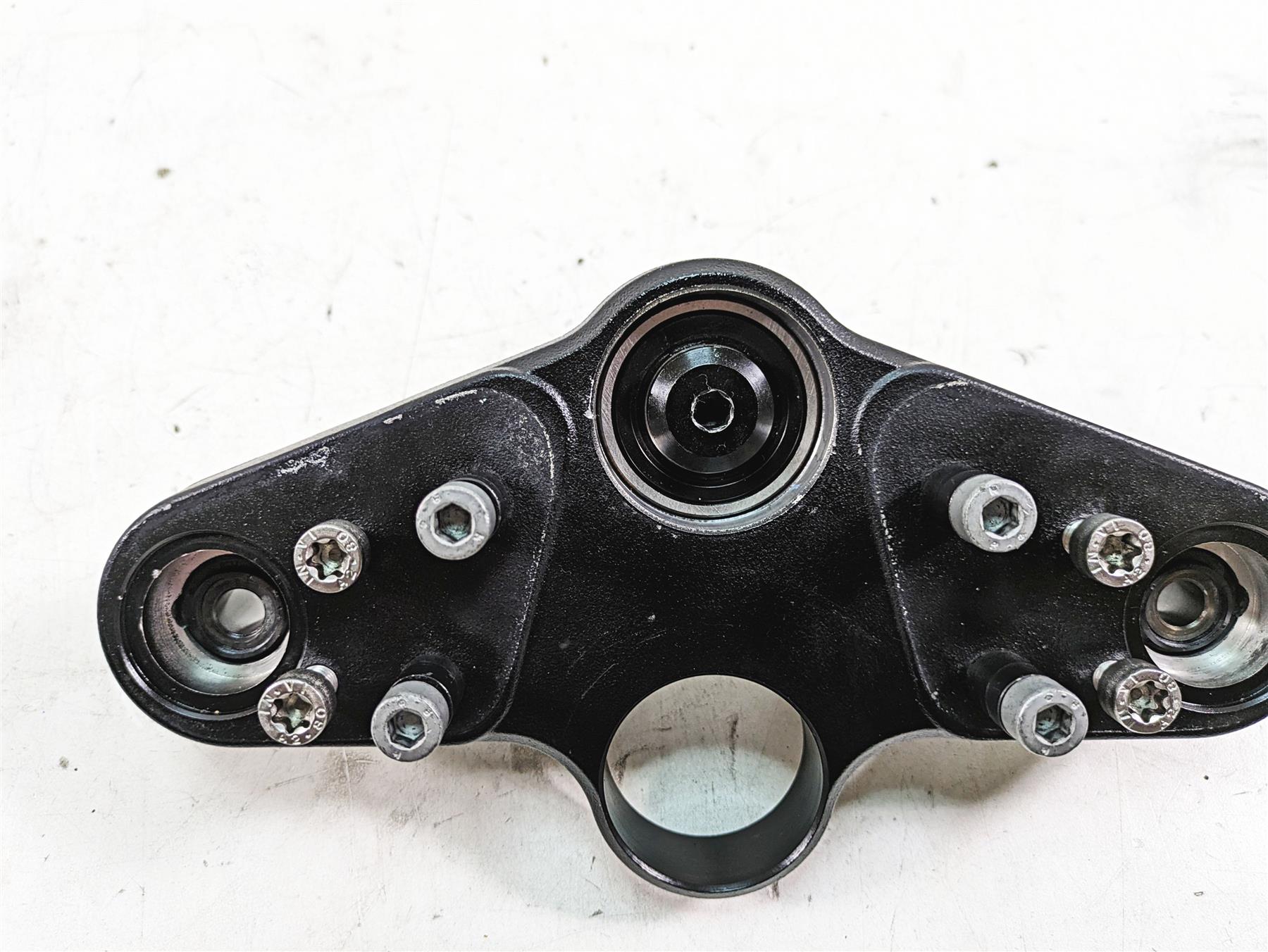 2007 BMW R1200RT K26 Upper Triple Tree Steering Clamp 31428528444 7676607 {{ shop.shopifyCountryName }} - Mototech271