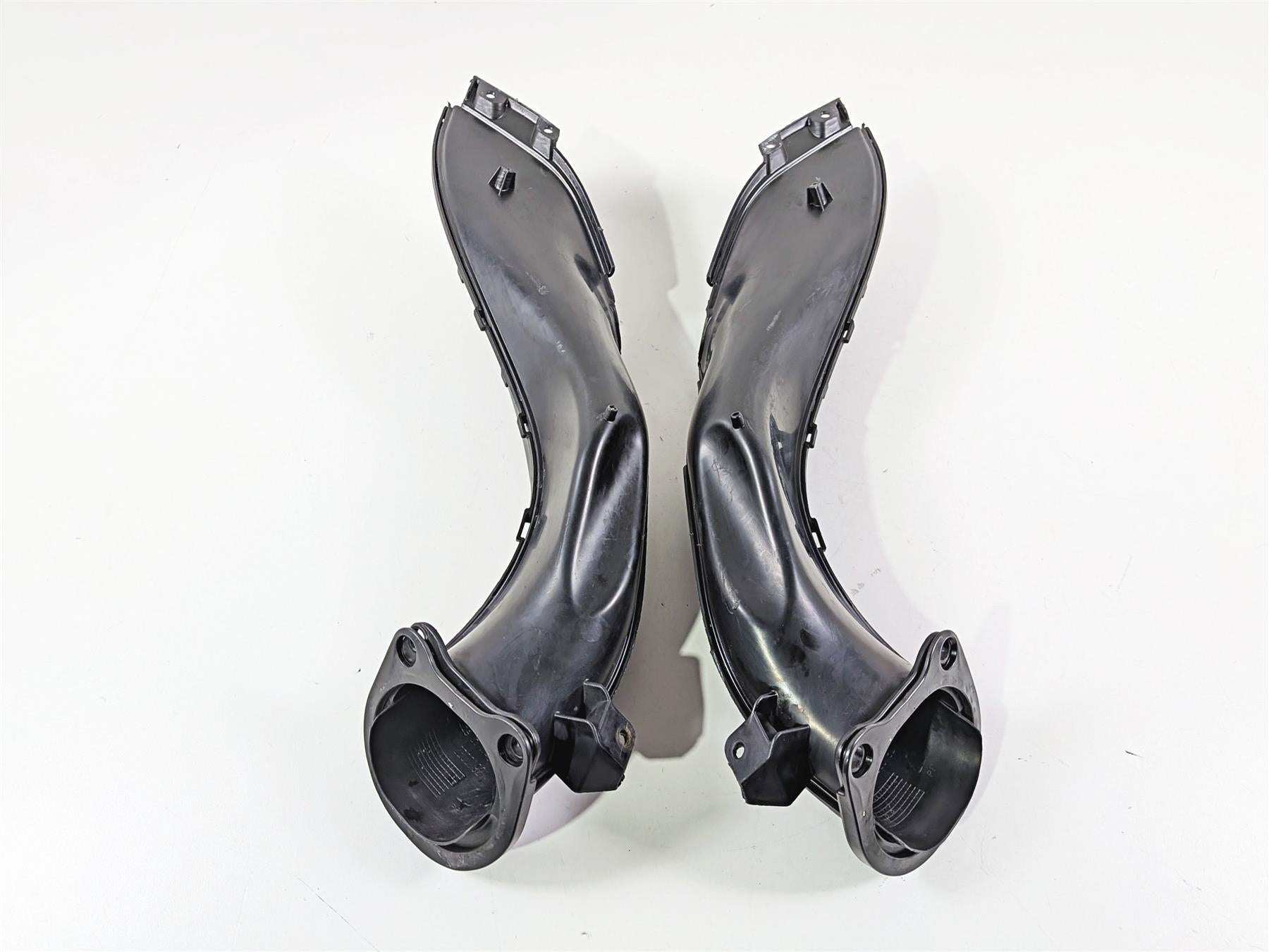 2018 Aprilia RSV4 RR Air Intake Scoop Ram Set 2B001921 858818 2B001922 858907 {{ shop.shopifyCountryName }} - Mototech271