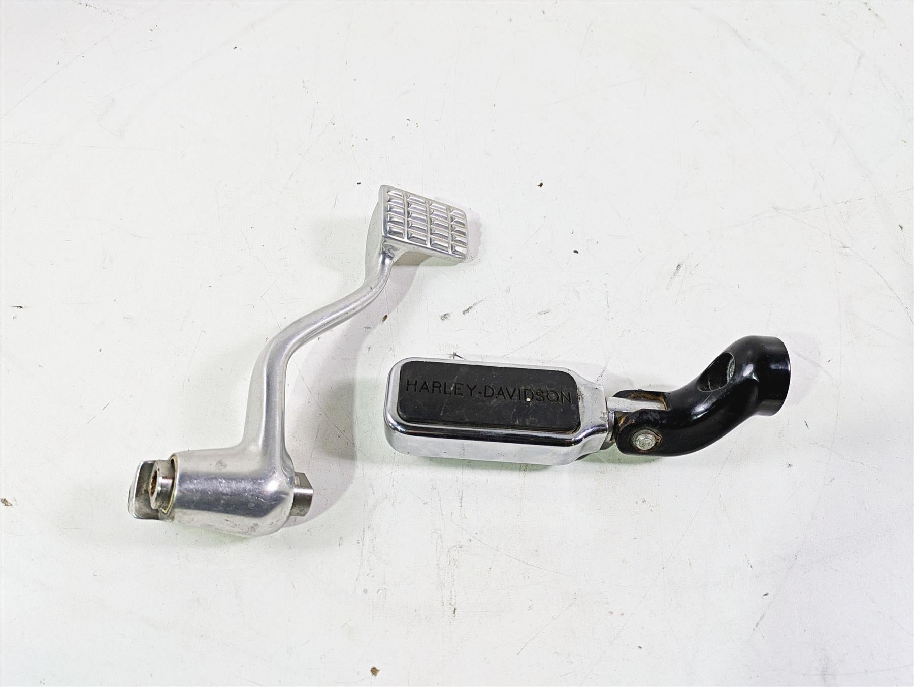 2013 Harley VRSCF Muscle Rod Right Front Footpeg & Brake Lever 54046-12 | Mototech271