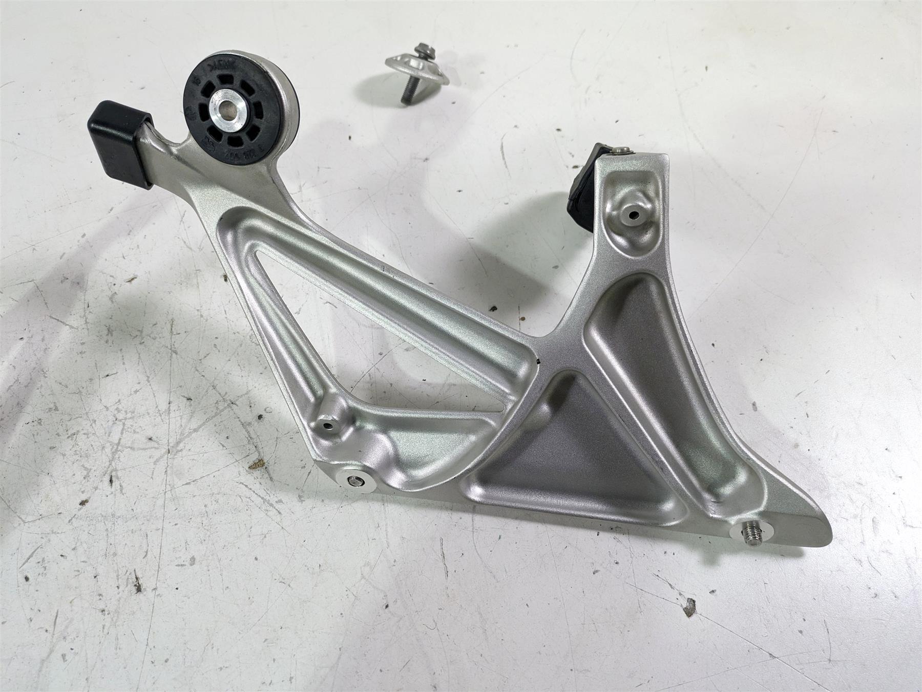 2022 BMW R1250 RT K052 Rear Passenger Foot Peg Rest Set 46718534789 46718534790 {{ shop.shopifyCountryName }} - Mototech271