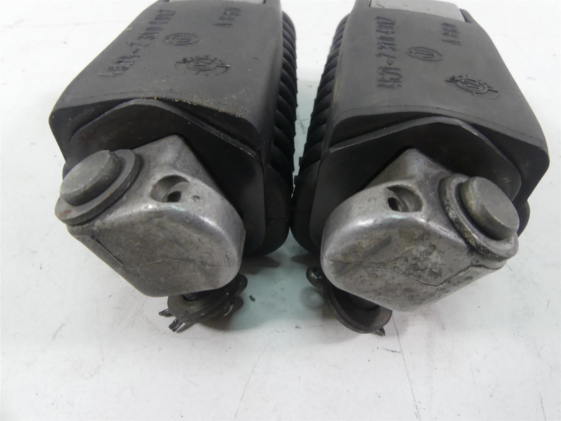 2003 BMW R1150 GS R21 Passenger Footpeg Foot Peg Set 46712314761 46712314762 {{ shop.shopifyCountryName }} - Mototech271