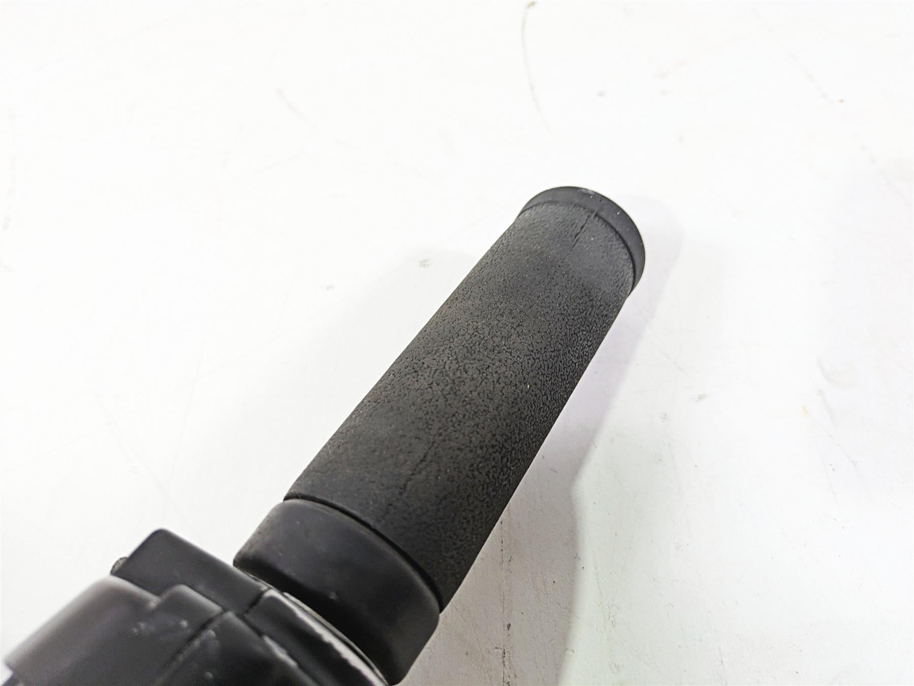 2004 Harley FLSTCI Softail Heritage Right Hand Control Switch 71684-06A 71683-06 {{ shop.shopifyCountryName }} - Mototech271