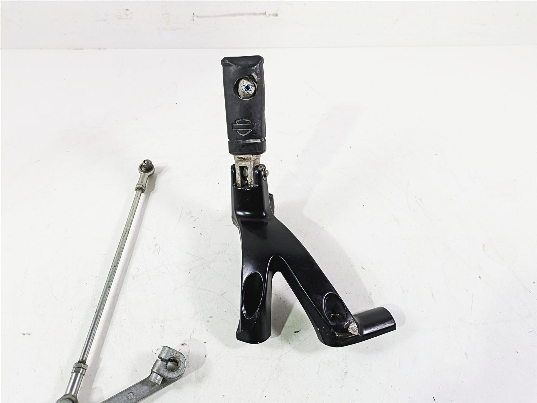 2018 Harley FXBR Softail Breakout Left Footpeg + Mount & Shift Parts 33600134 {{ shop.shopifyCountryName }} - Mototech271