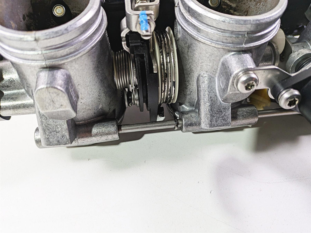 2014 BMW K1300S K40 Throttle Body Bodies Fuel Injectors Set 13547712156 {{ shop.shopifyCountryName }} - Mototech271