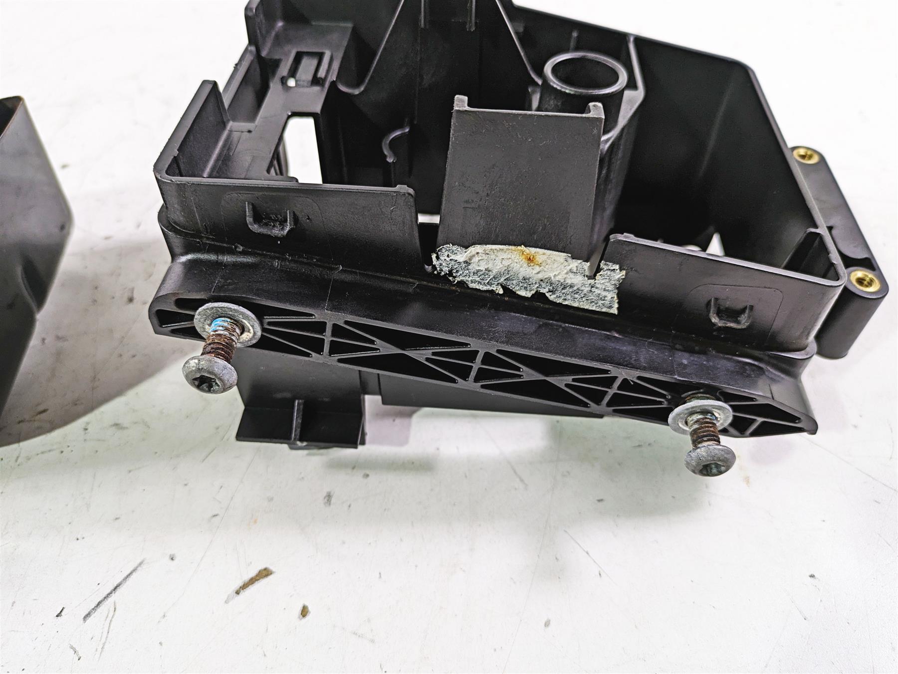 2013 Harley FXDWG Dyna Wide Glide Electrical Tray Stay & Cover 70367-12 66361-12 {{ shop.shopifyCountryName }} - Mototech271