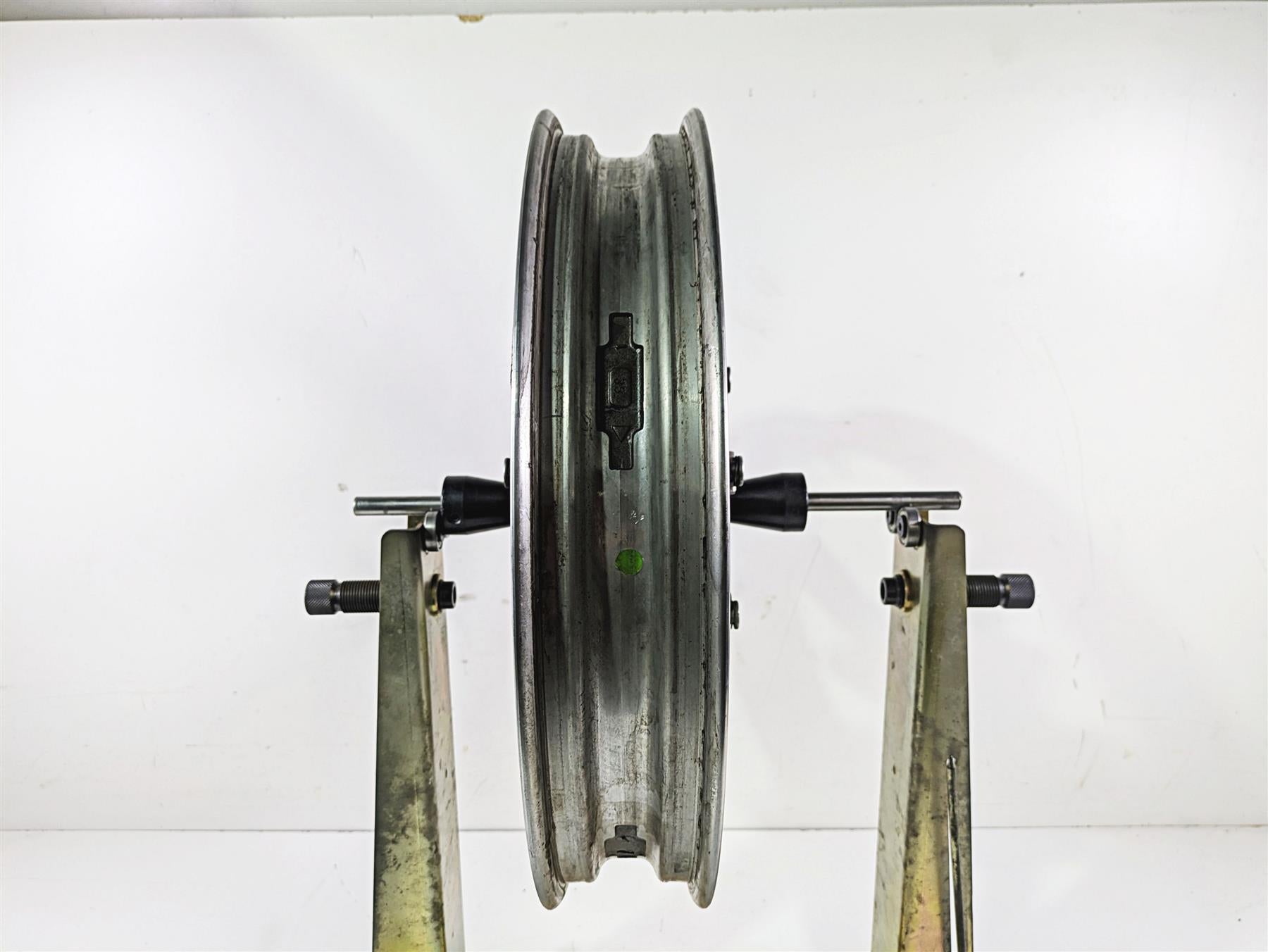 2012 Harley VRSCF Muscle V Rod Straight 19x3 Front Wheel 41670-09 {{ shop.shopifyCountryName }} - Mototech271