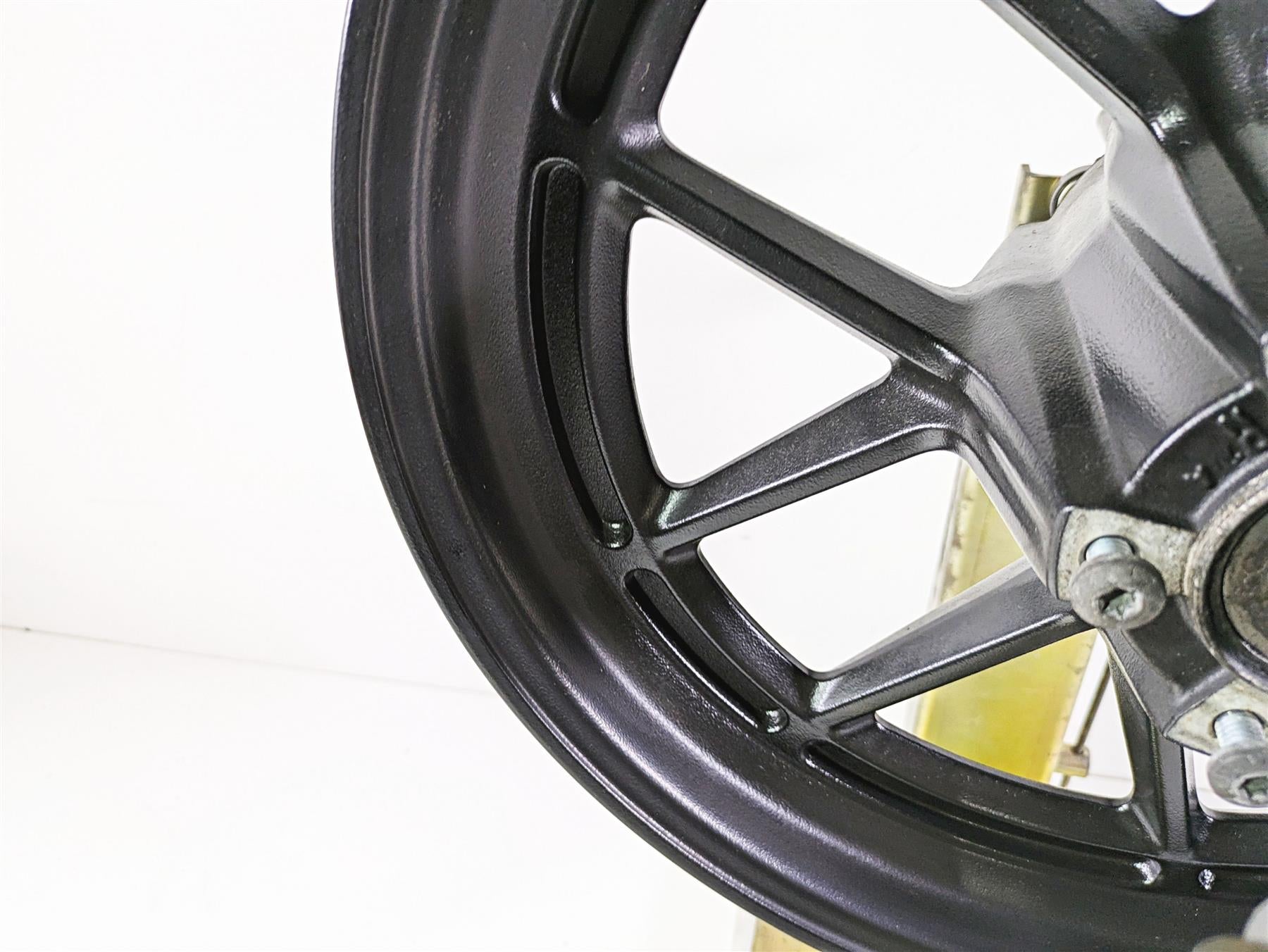 2018 Harley Softail FXFBS Fat Bob Straight 16x3 Front Wheel Rim 43300428 {{ shop.shopifyCountryName }} - Mototech271