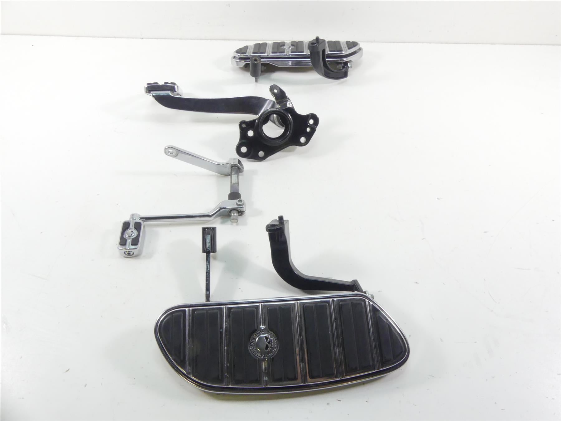 2010 Harley Touring FLHX Street Glide Willie G Skull Front Chrome Floor Boards {{ shop.shopifyCountryName }} - Mototech271