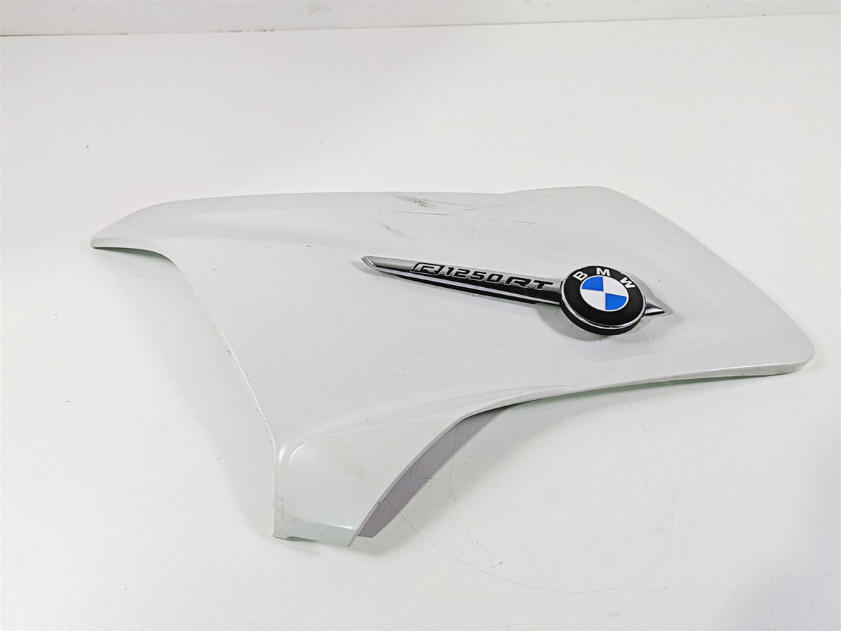 2019 BMW R1250RT K52 Left Emblem Side Covers Fairing Cowl - Read 46638566227 {{ shop.shopifyCountryName }} - Mototech271