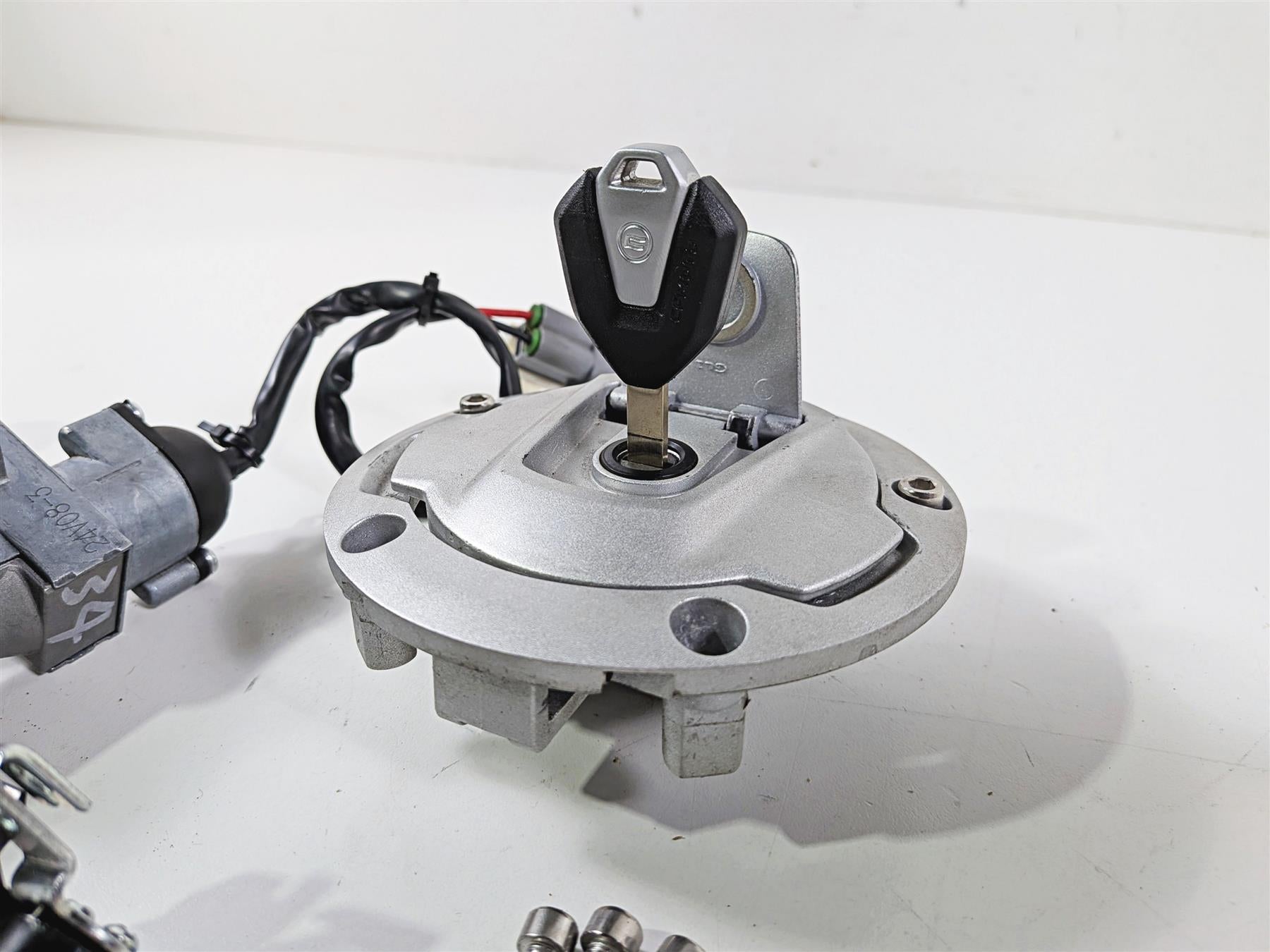 2025 CFMoto 450 SS Ignition Switch Key Lock Set Gas Cap 6AQV-011000-1002 {{ shop.shopifyCountryName }} - Mototech271