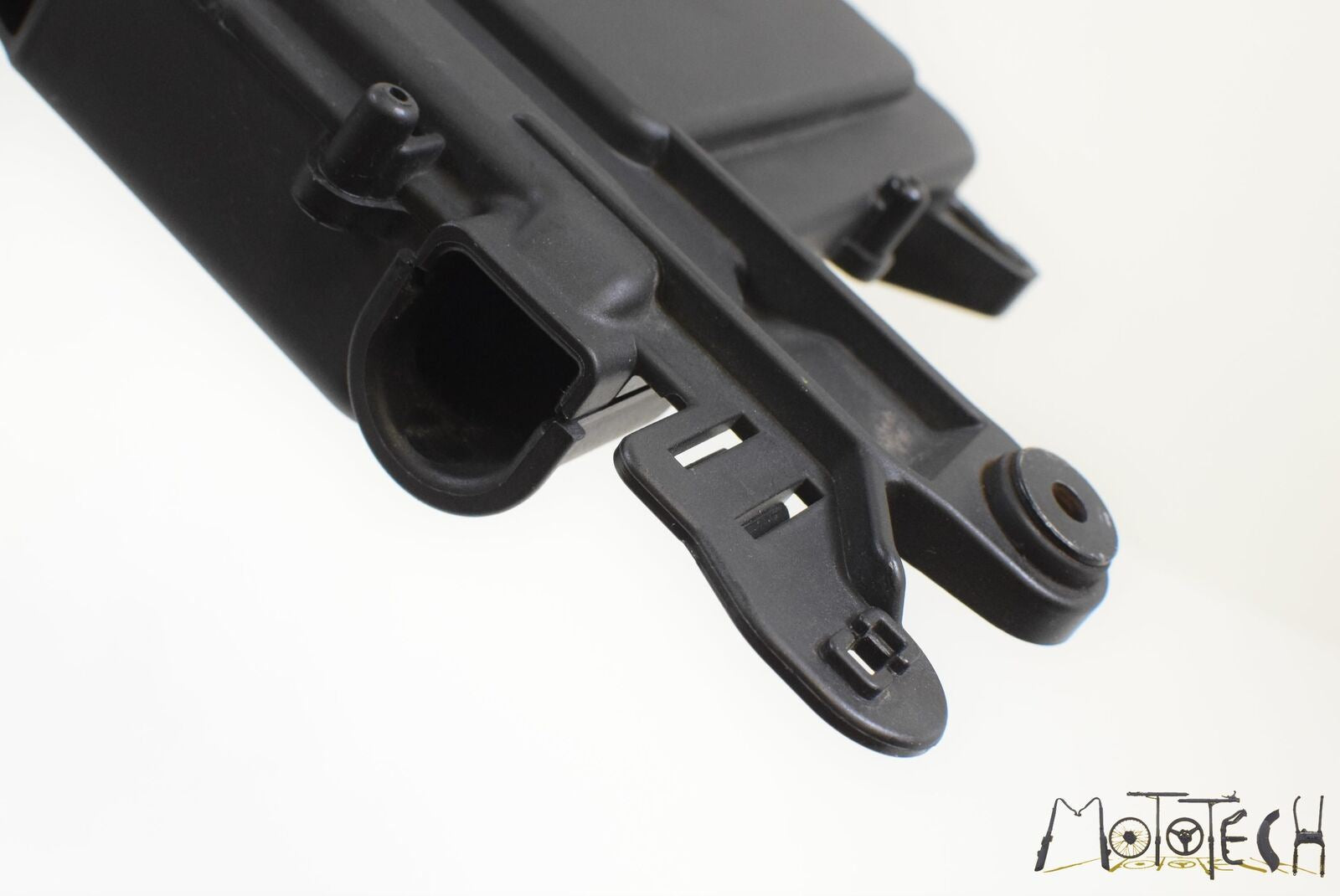 2016 Aprilia CAPONORD 1200 RALLY ECU ECM CDI Case Holder Bracket 2B000149 {{ shop.shopifyCountryName }} - Mototech271