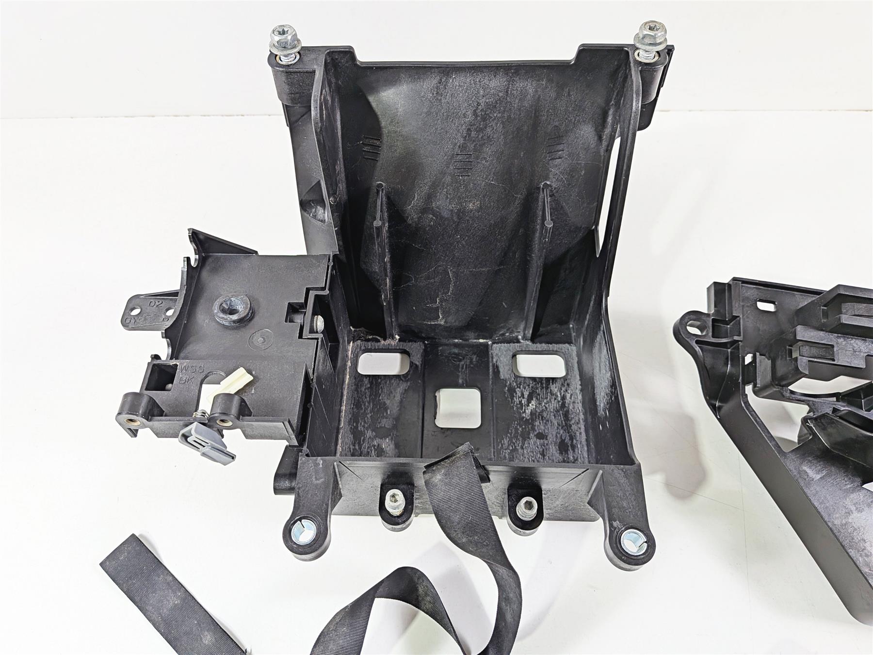 2018 Harley Touring FLHTCU Electra Glide Battery Electrical Holder Set 66000010A-Mototech271
