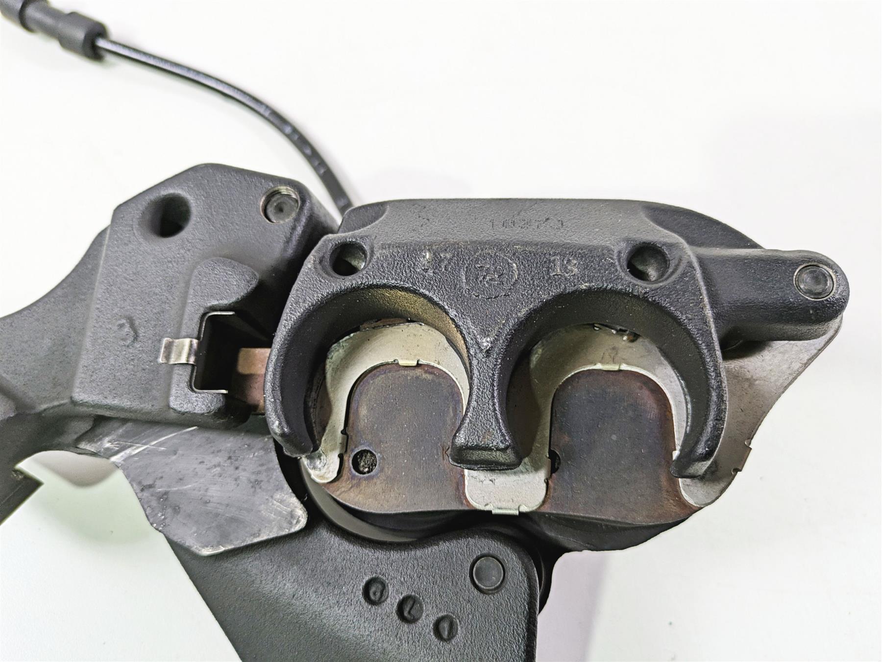 2017 Harley Dyna FXDB Street Bob Rear Brake Caliper + Mount 40908-08 {{ shop.shopifyCountryName }} - Mototech271