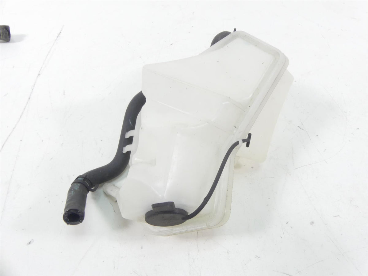 2017 BMW R1200RT K52 Right Radiator Fan Hoses Reservoir 17118546416 {{ shop.shopifyCountryName }} - Mototech271