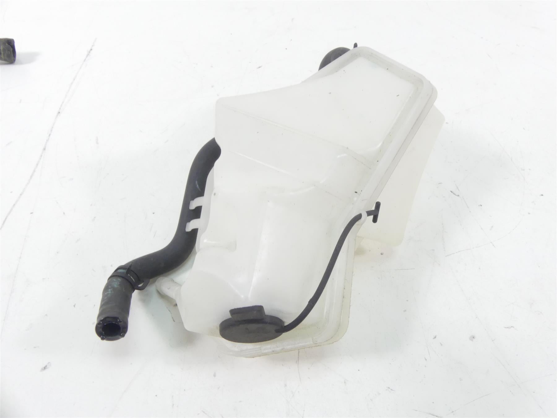 2017 BMW R1200RT K52 Right Radiator Fan Hoses Reservoir 17118546416 {{ shop.shopifyCountryName }} - Mototech271