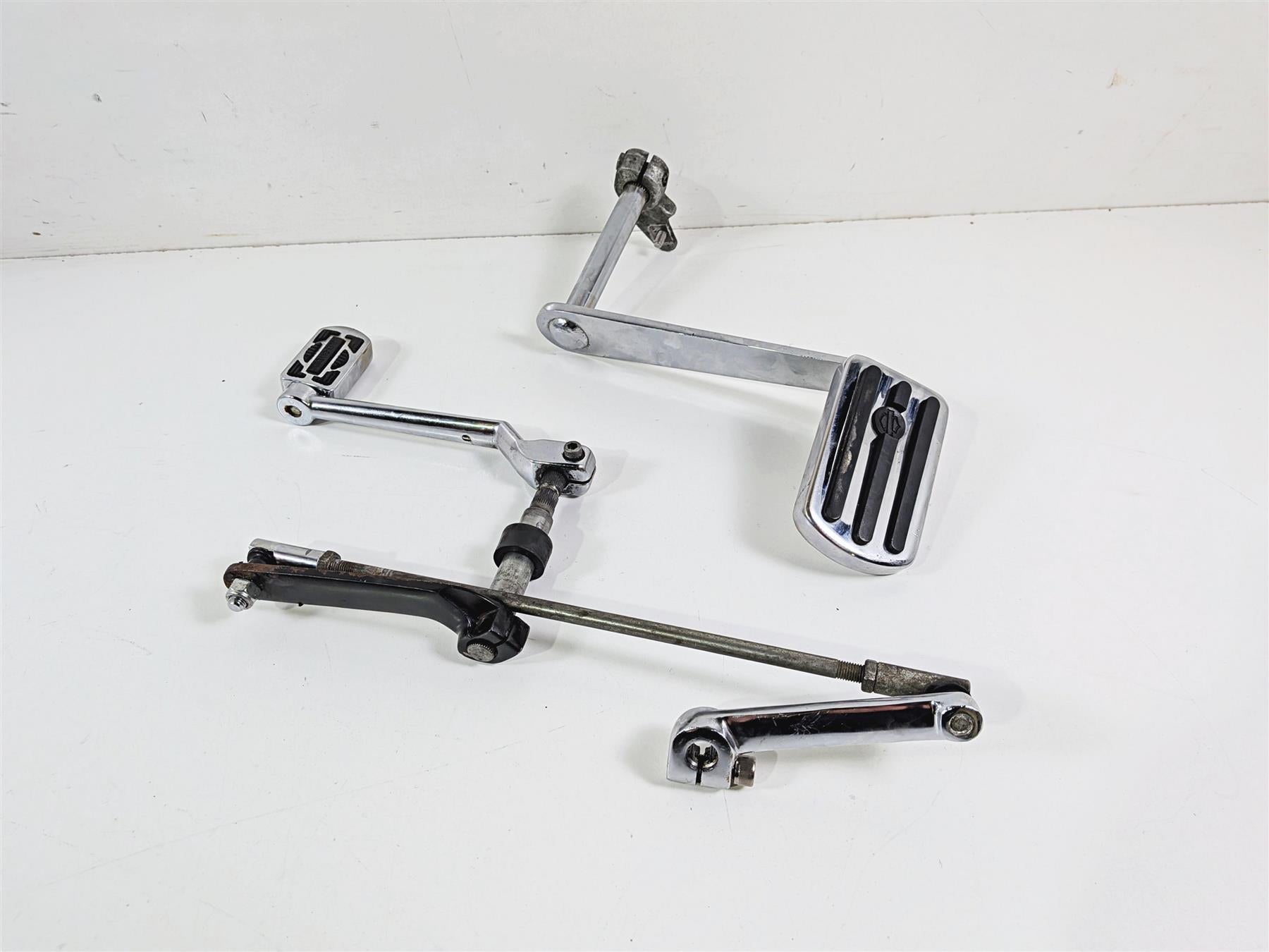 1993 Harley Touring FLHTCU Electra Glide Chrome Shifter & Brake Pedal 33895-82E {{ shop.shopifyCountryName }} - Mototech271
